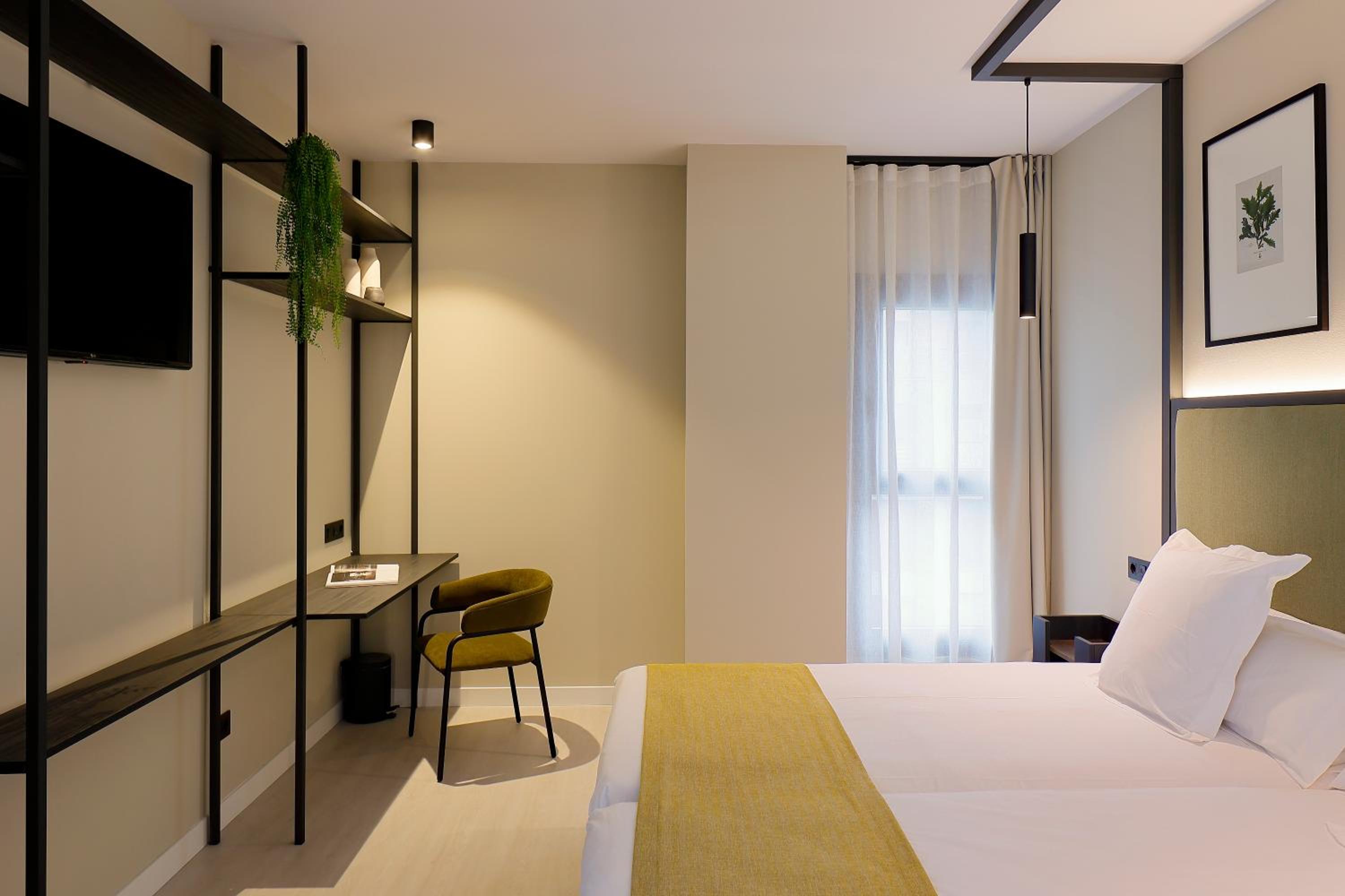 Twin Room with View - Photo 22