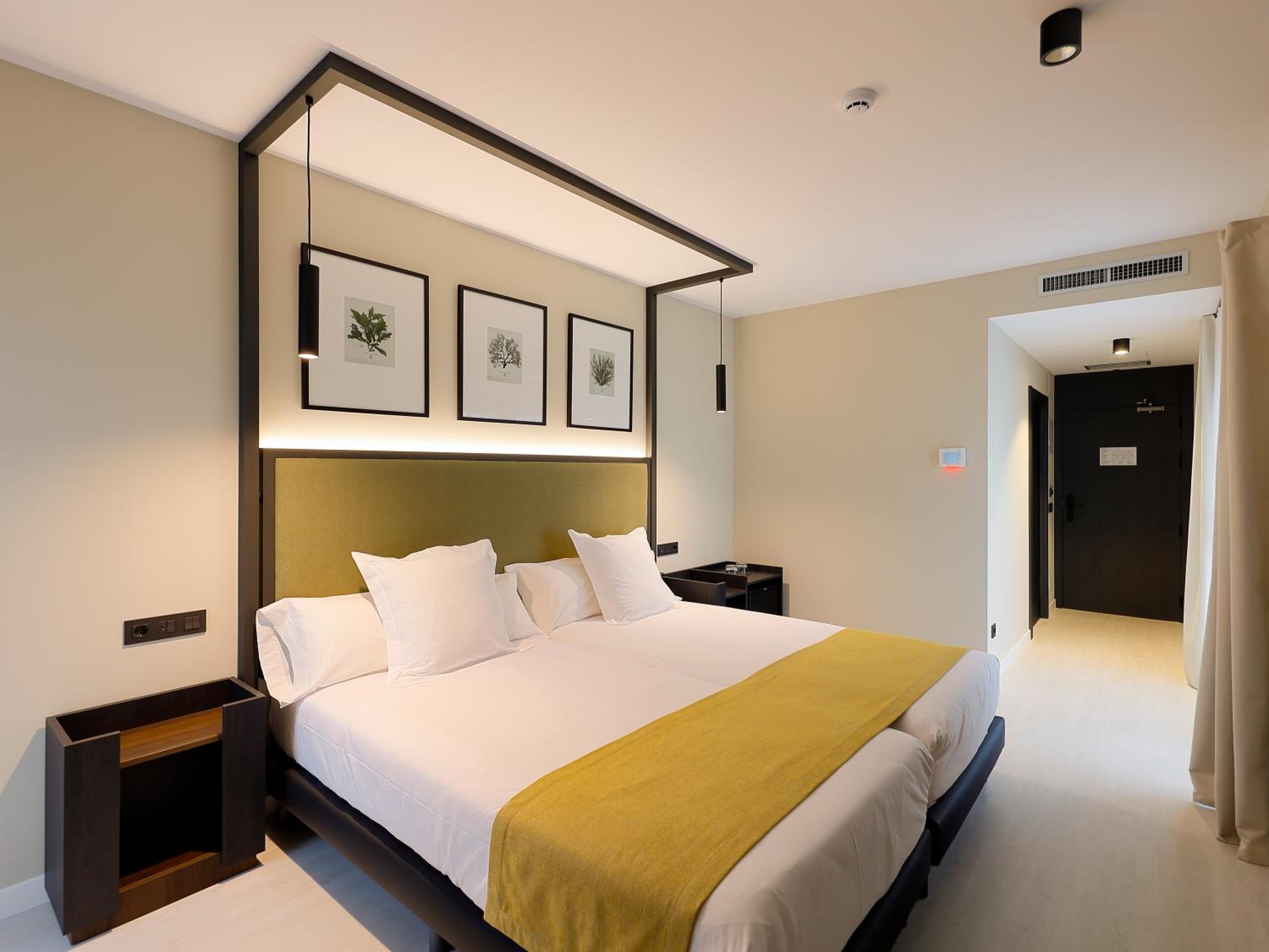 Twin Room with View - Photo 21