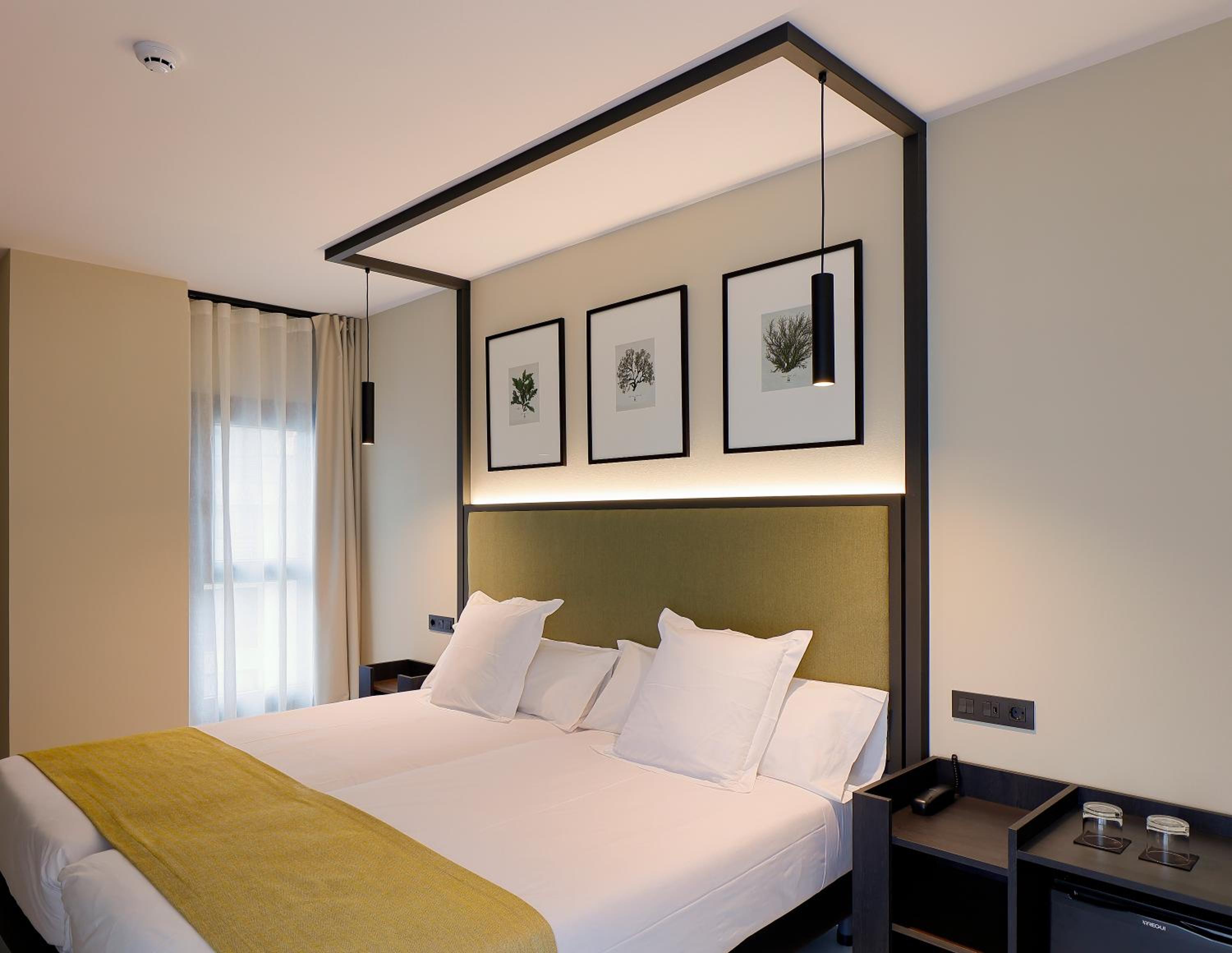Twin Room with View - Photo 20