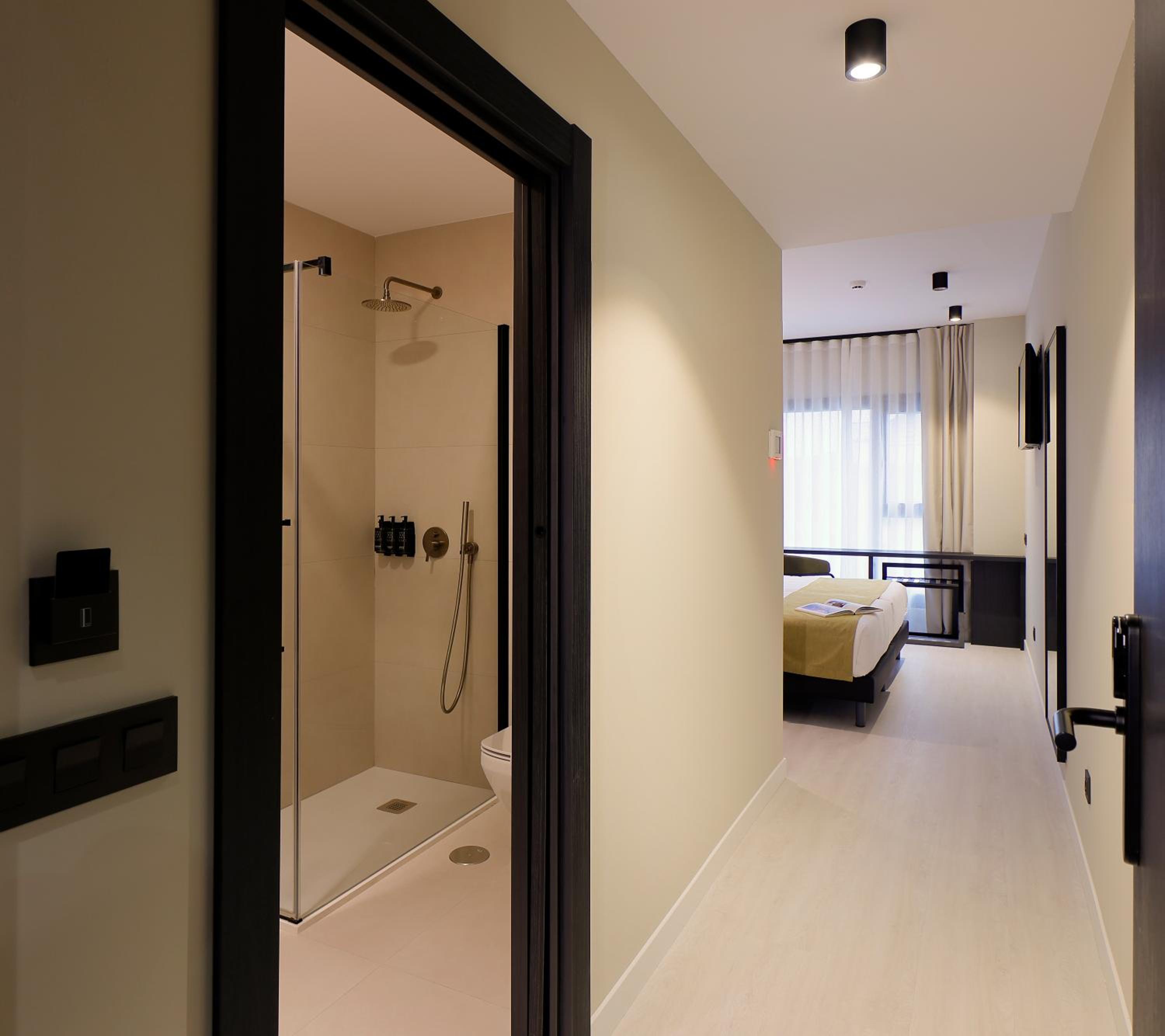 Twin Room with View - Photo 8