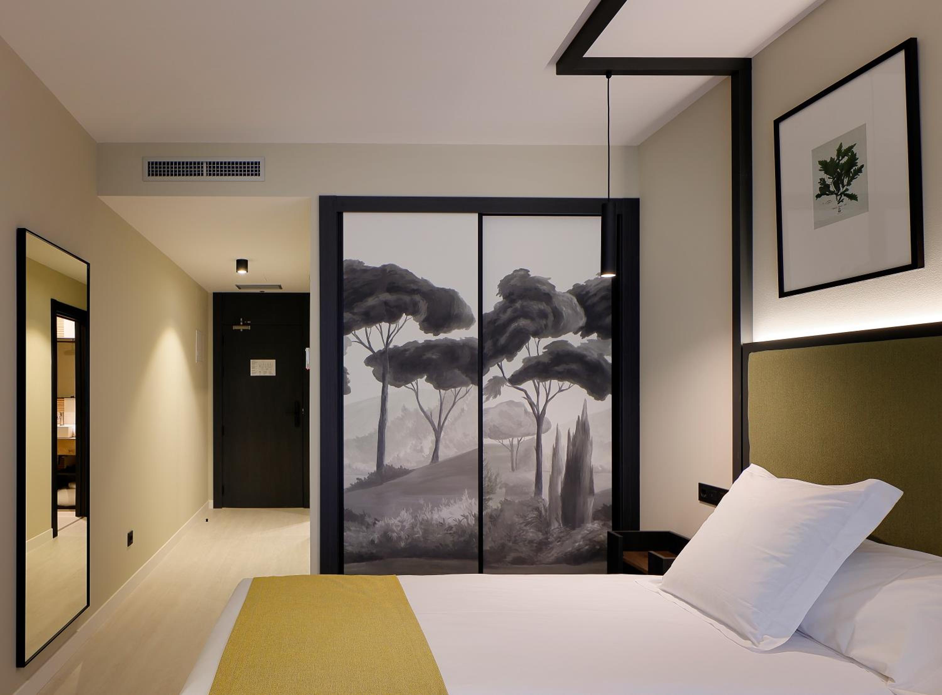 Twin Room with View - Photo 13