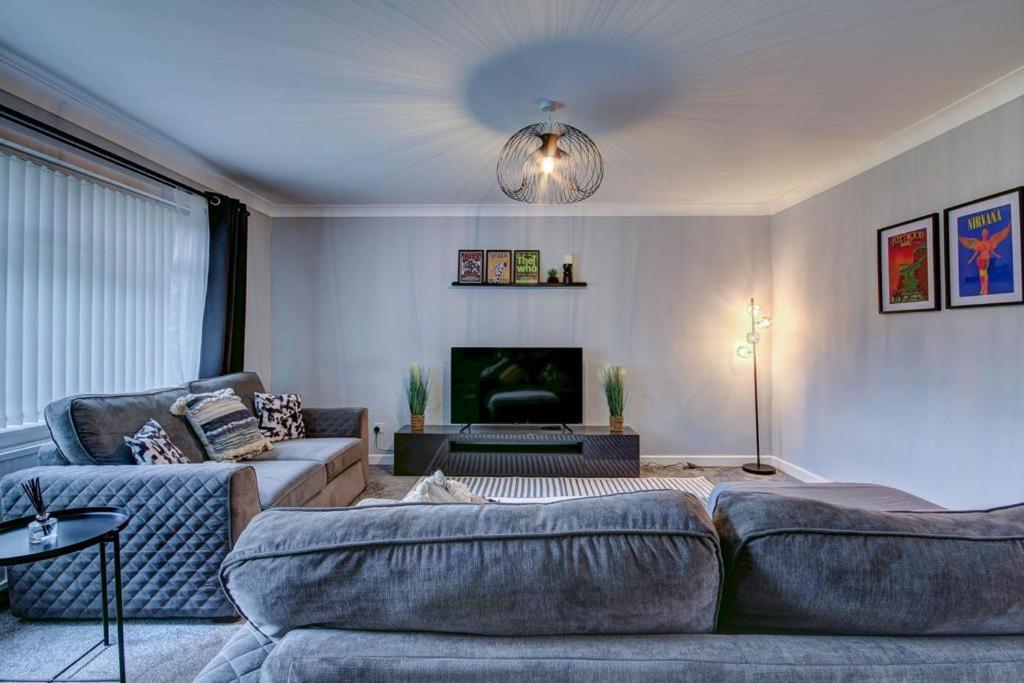 Three-Bedroom House photo 3