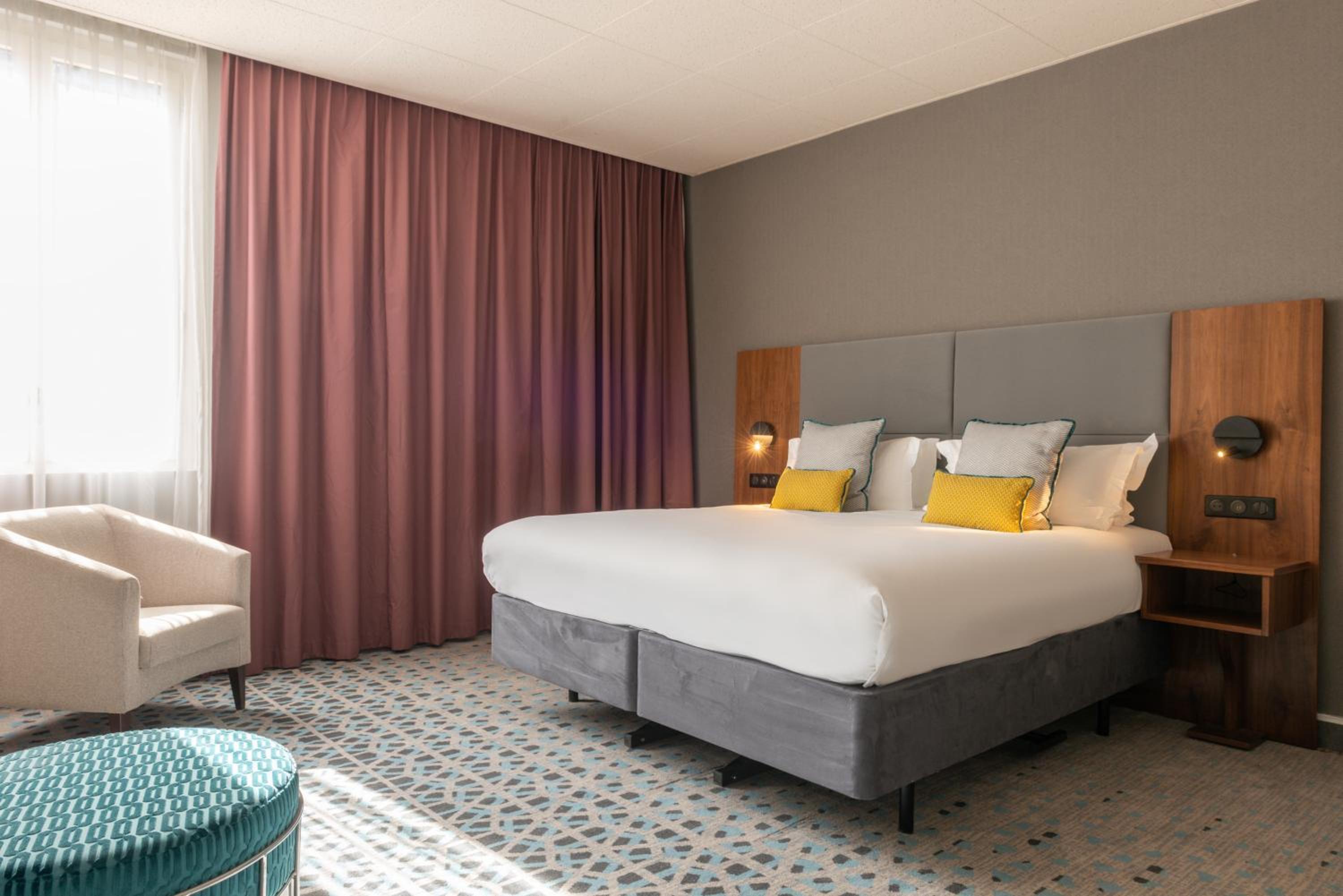 One-Bedroom Suite with Sofa Bed