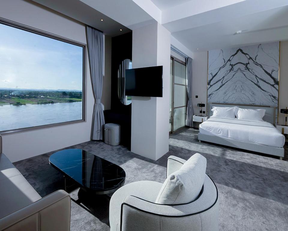 Junior Suite with Balcony photo 3