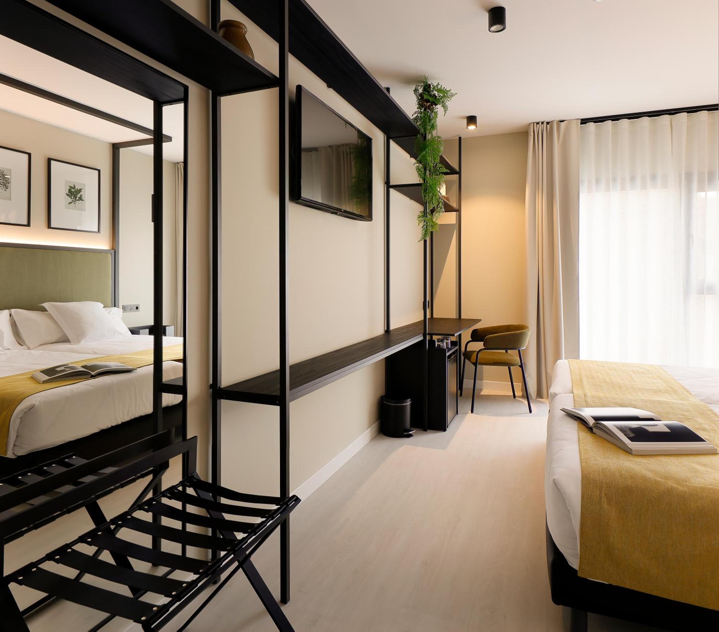 Twin Room with View - Photo 25