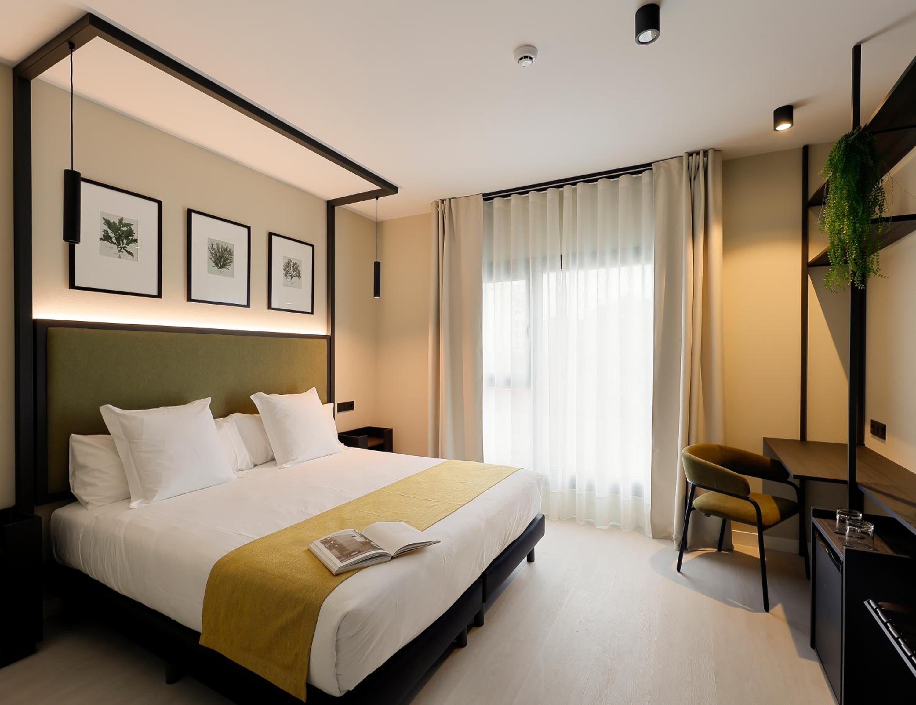 Double or Twin Room with View - Photo 1