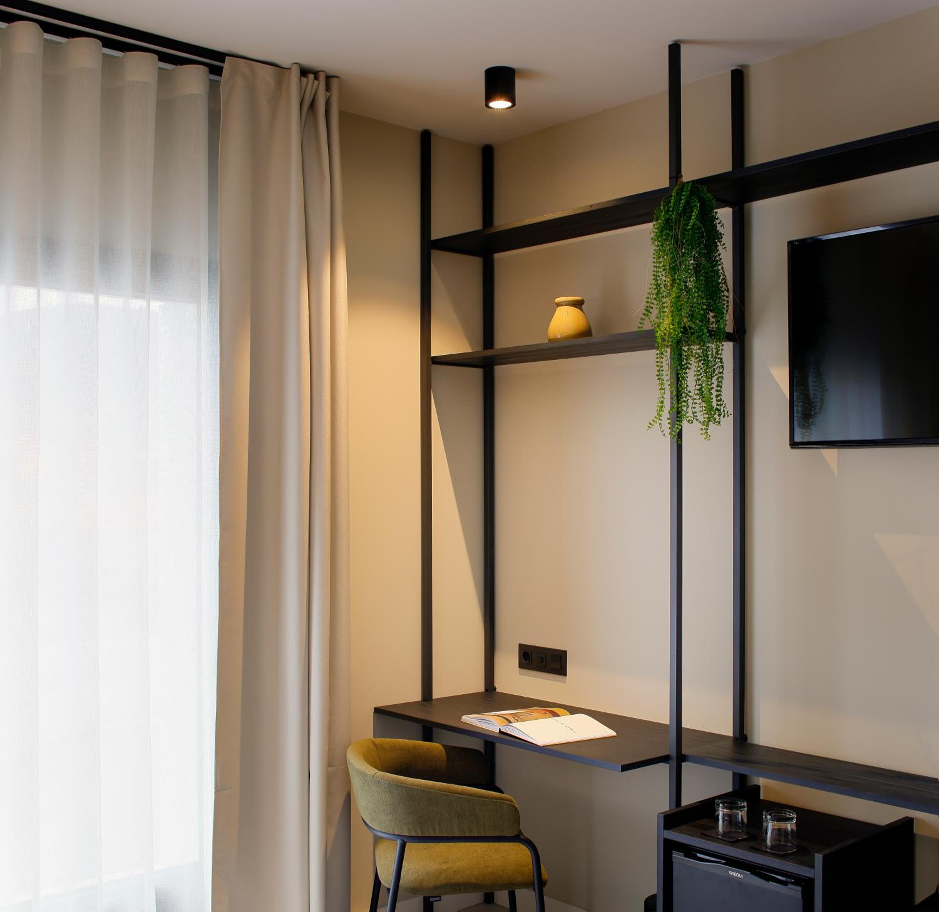 Double or Twin Room with View - Photo 7