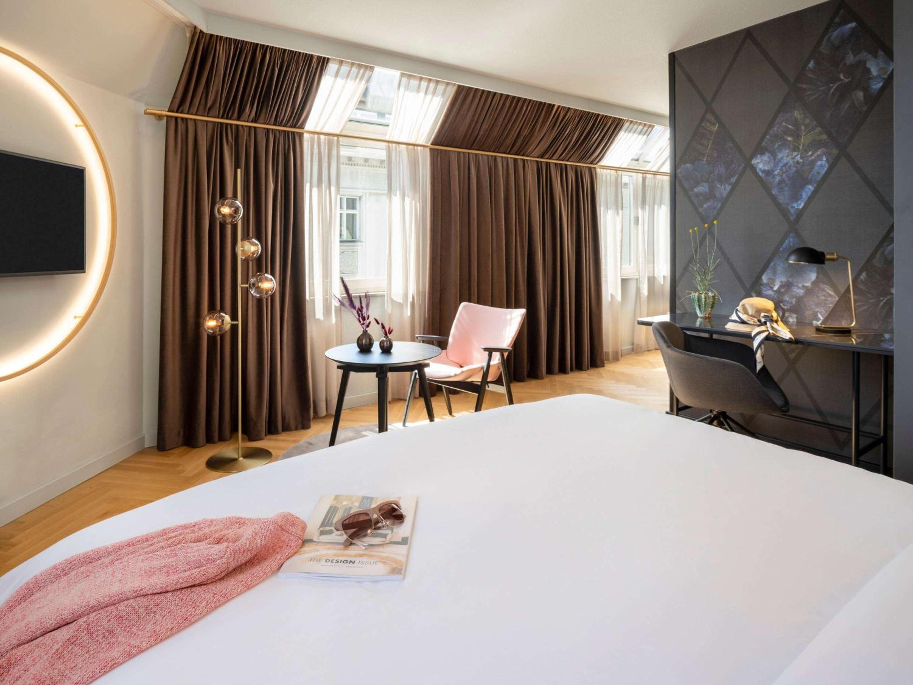 Deluxe King Room - Photo 1