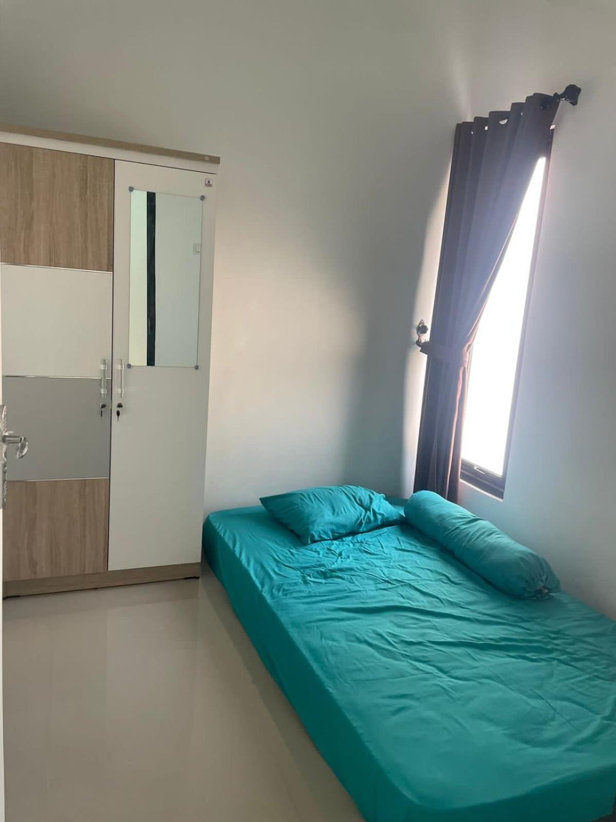 Three-Bedroom House photo 3