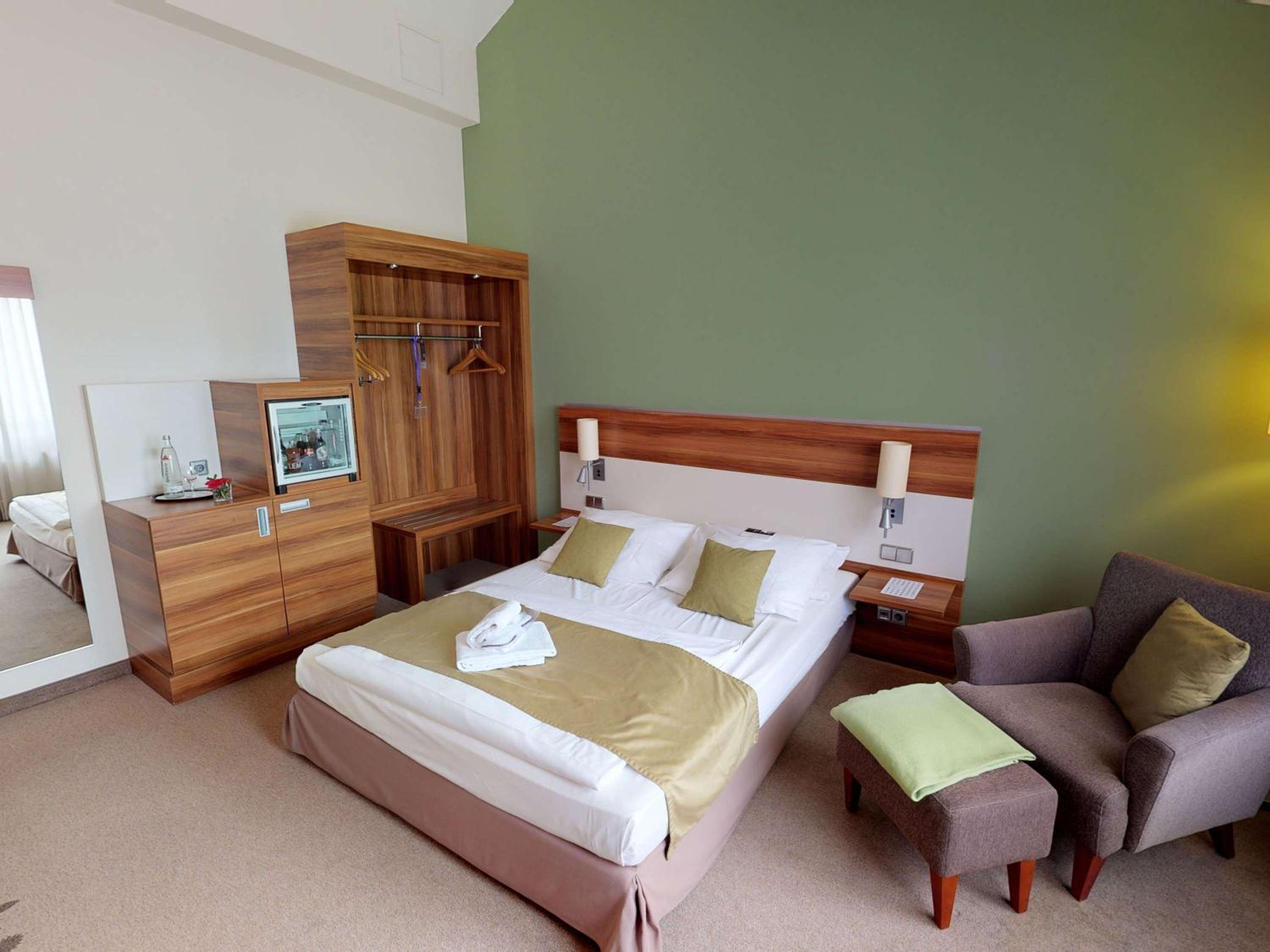 Superior King Room - Photo 10