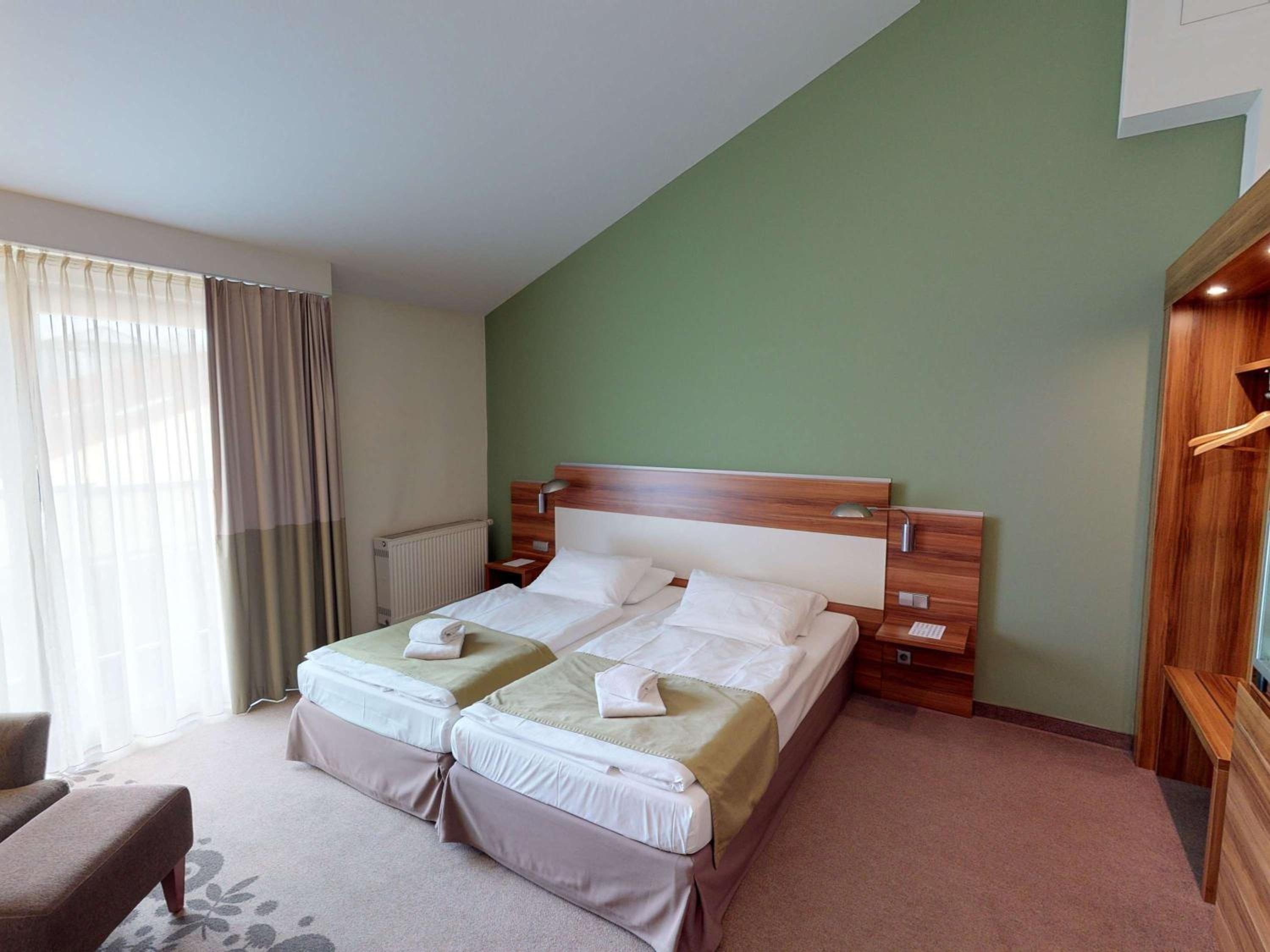 Standard One Double Bed - Photo 2