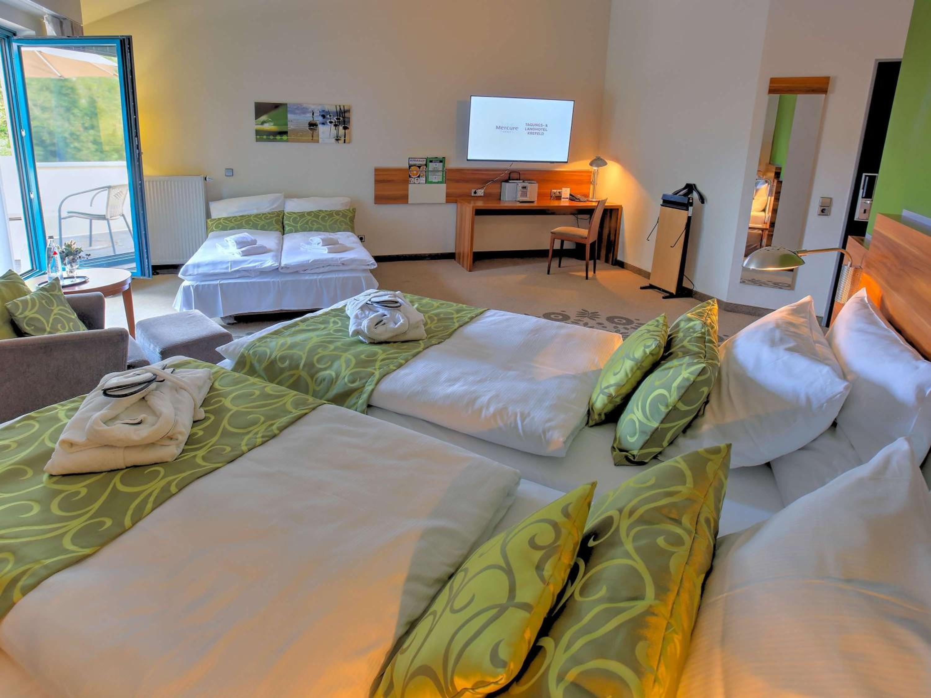 Privilege Queen Room with Balcony  - Photo 7