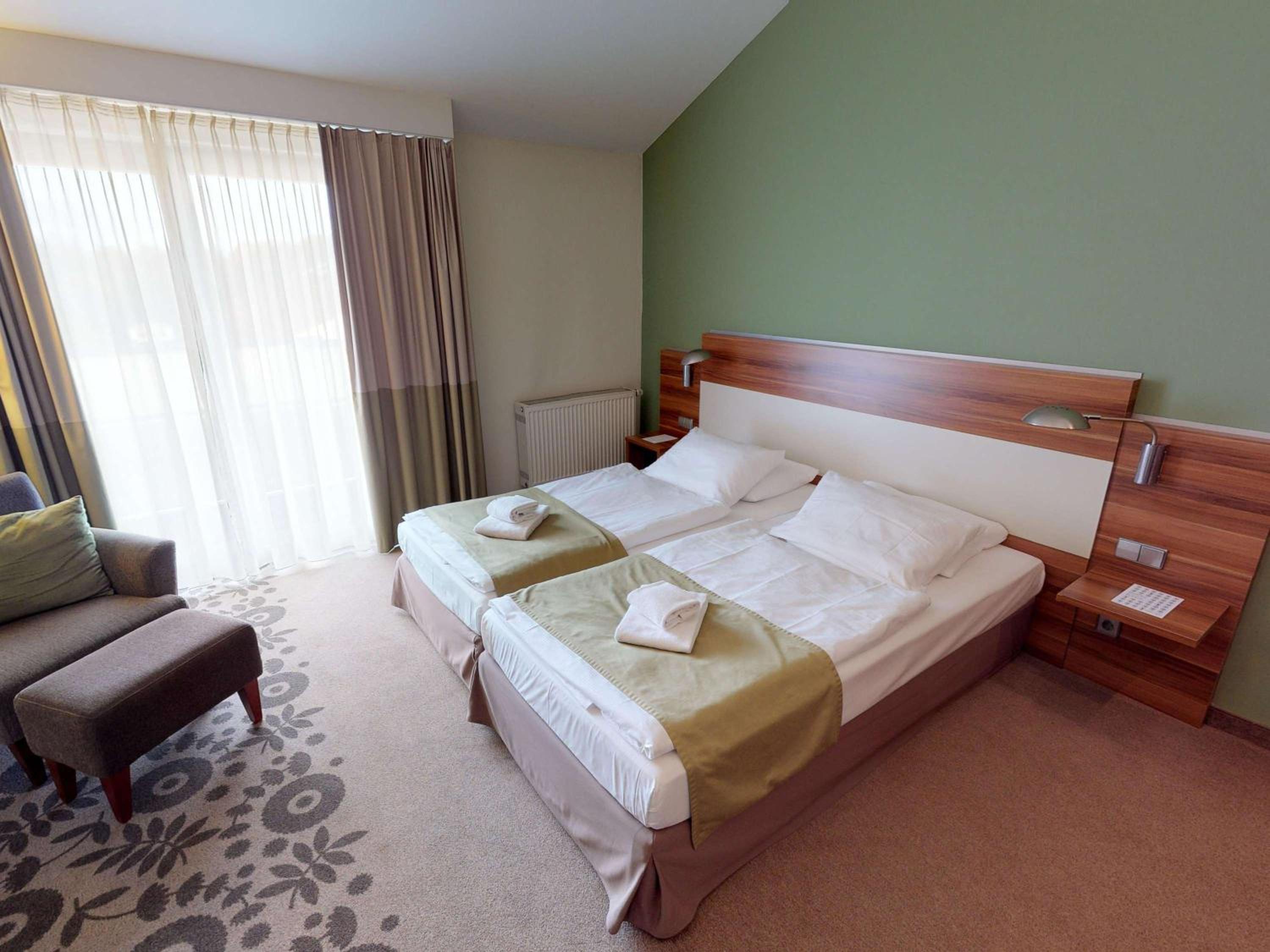 Standard One Double Bed - Photo 3