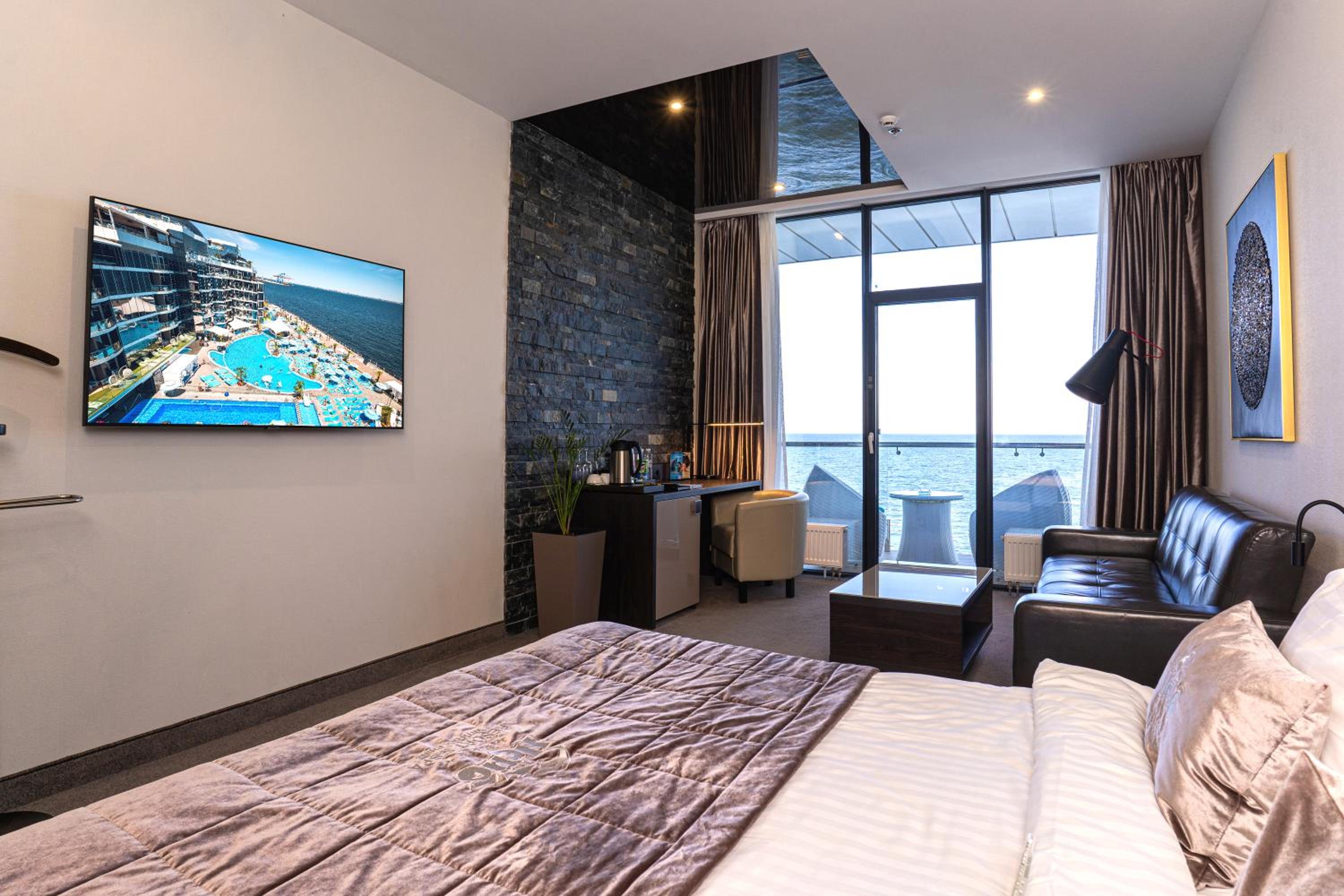Superior Standard, Sea View