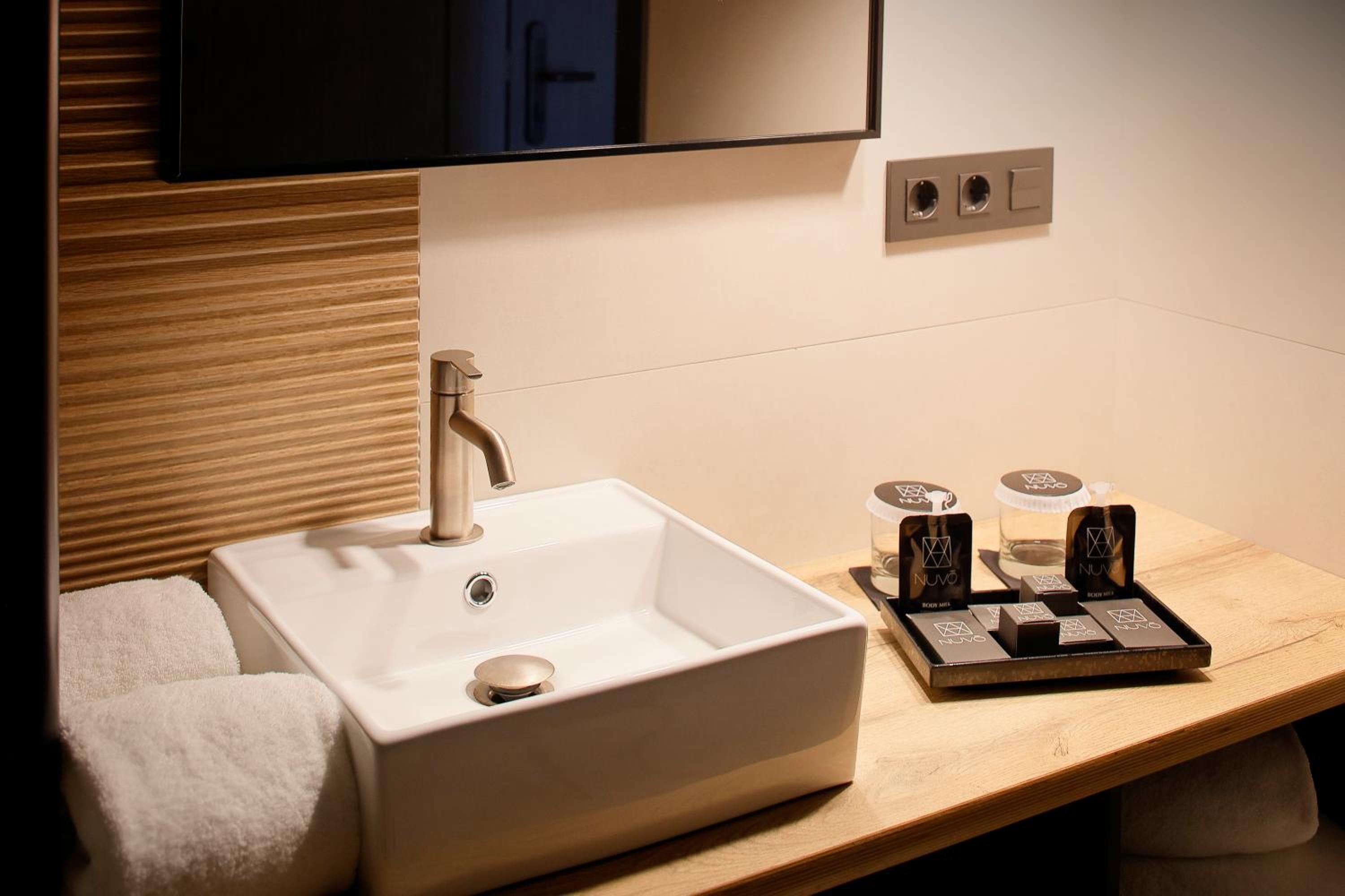 Double or Twin Room with View - Photo 8