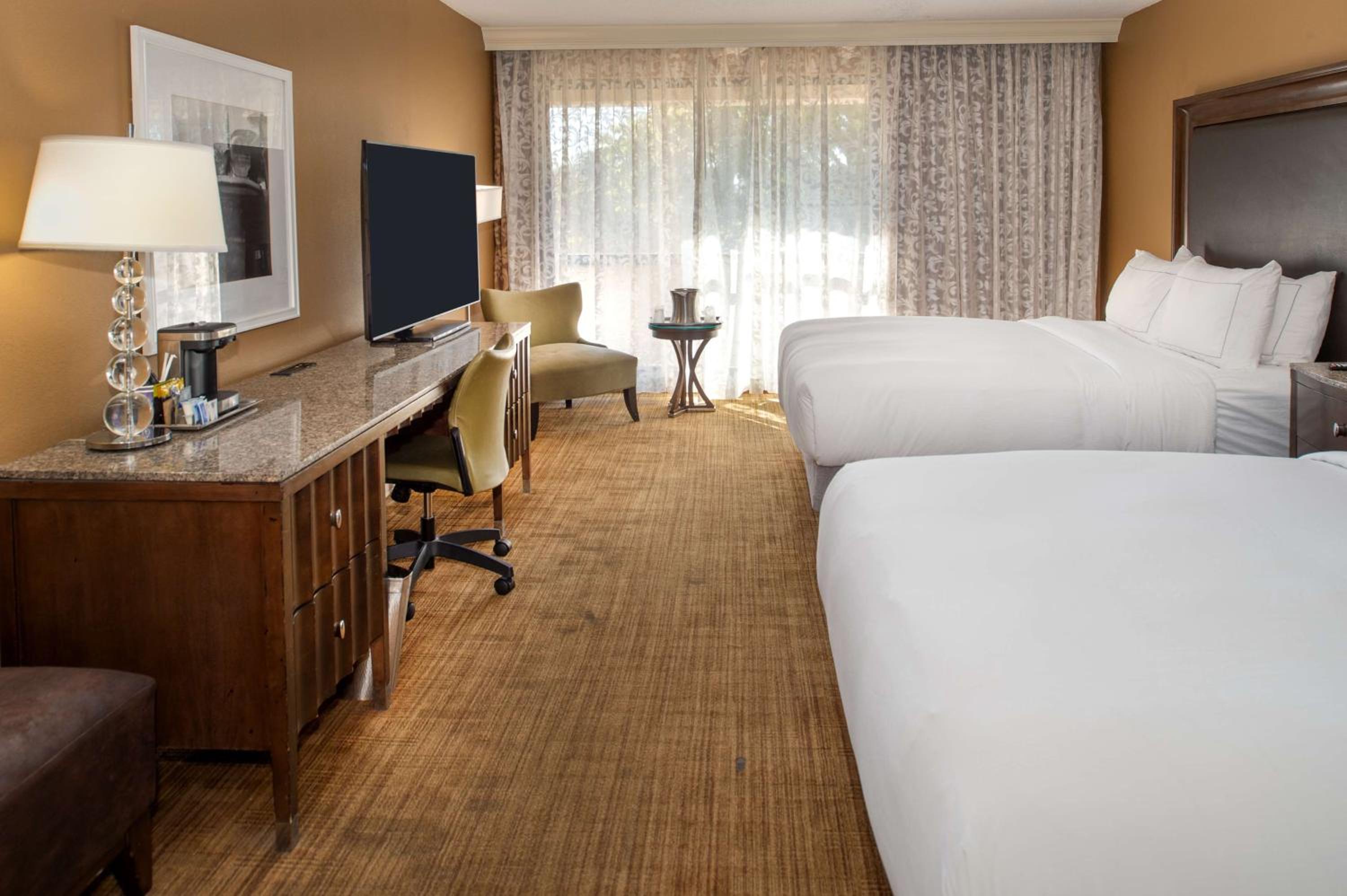 Deluxe Queen Room with Two Queen Beds - Photo 2