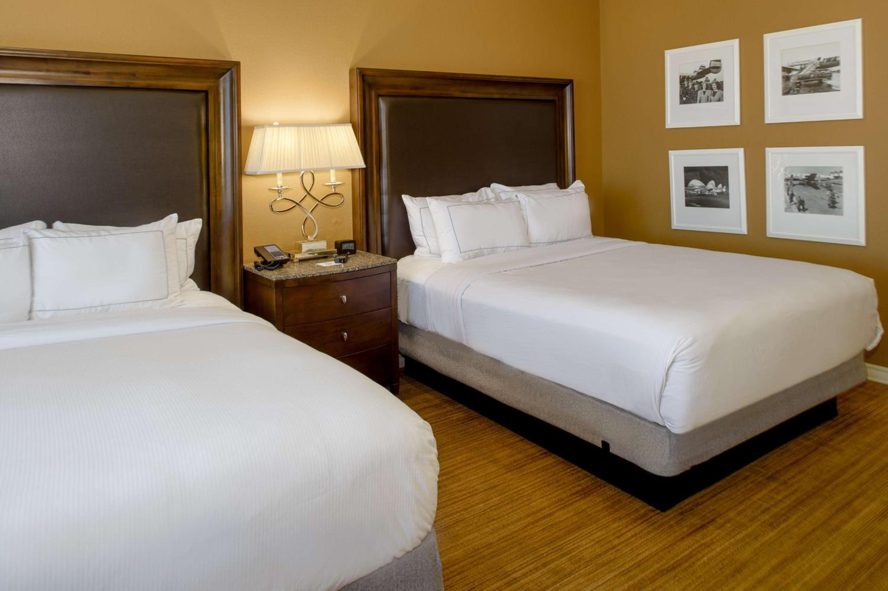 Queen Room with Two Queen Beds and Airport View - Photo 5