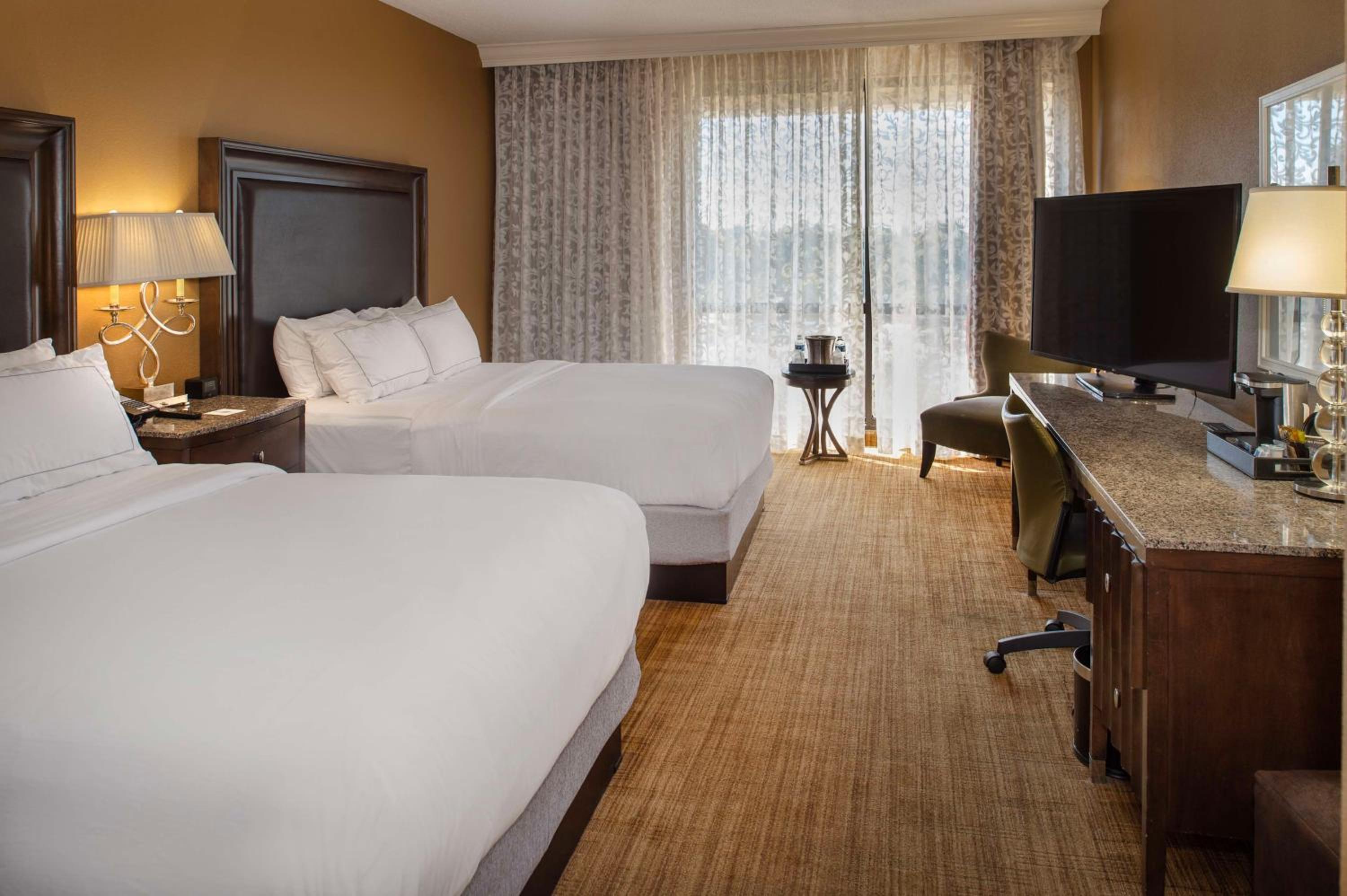 Queen Room with Two Queen Beds with Courtyard View - Photo 4