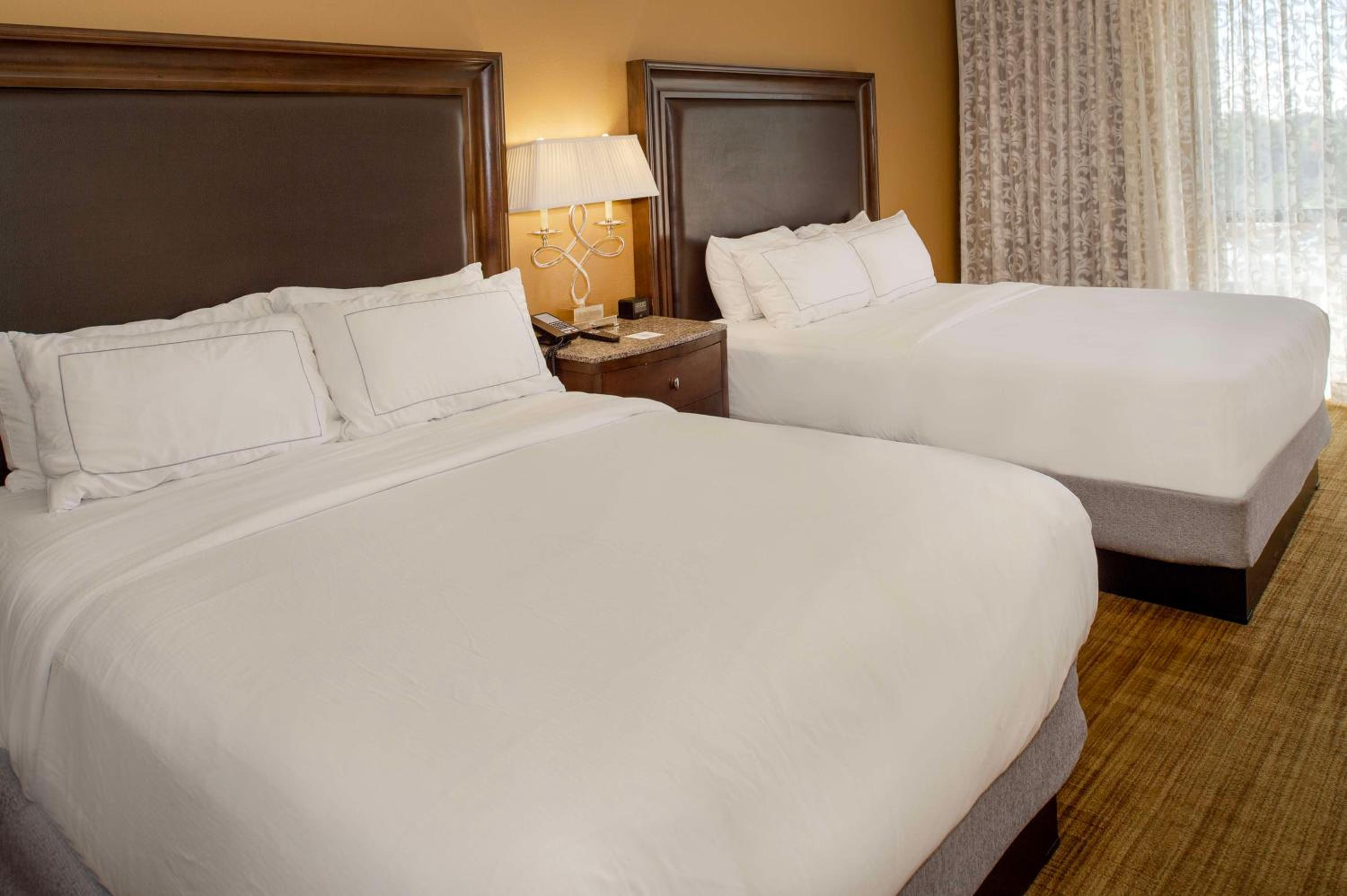 Queen Room with Two Queen Beds with Courtyard View - Photo 2