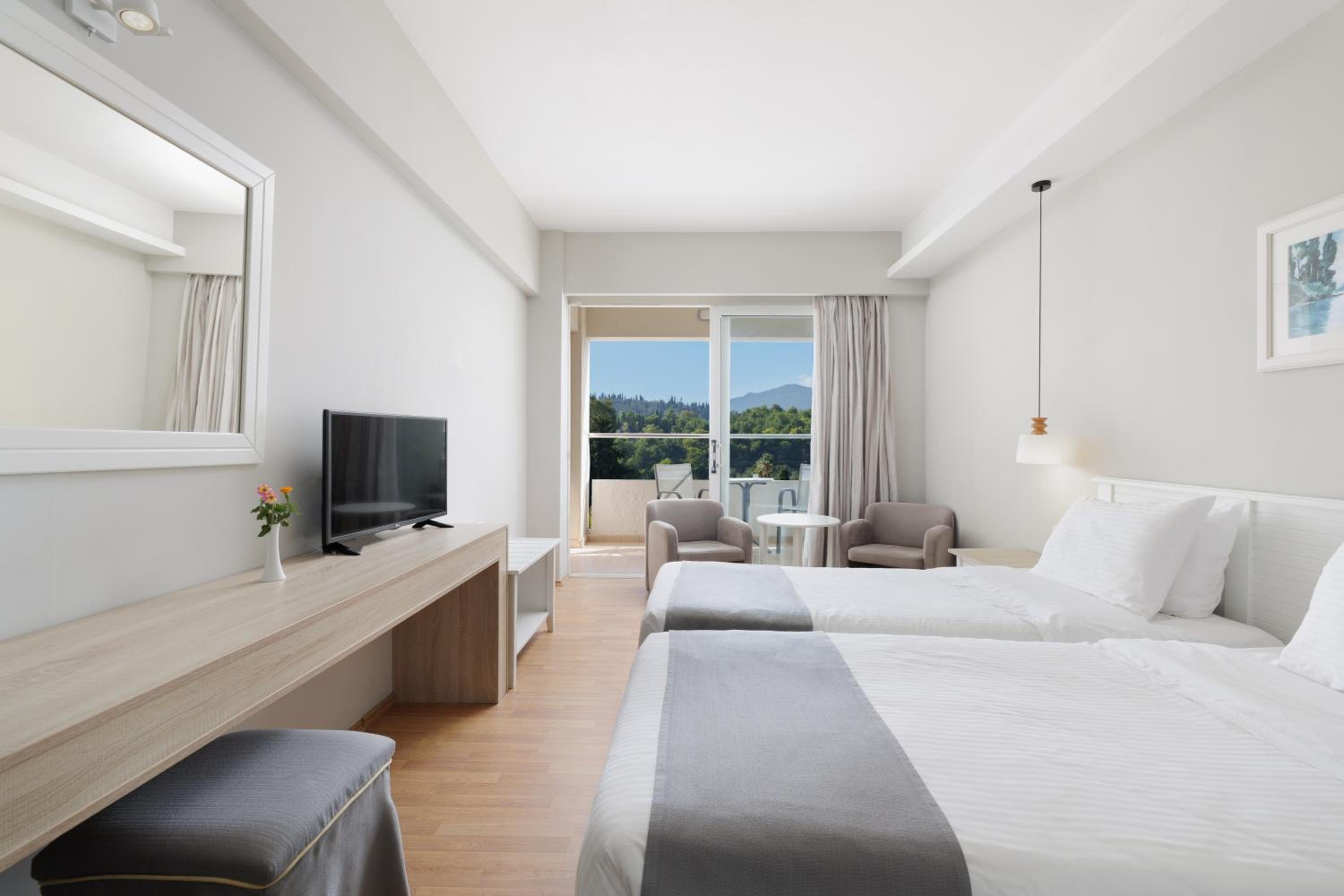 Double or Twin Room with Mountain View photo 2