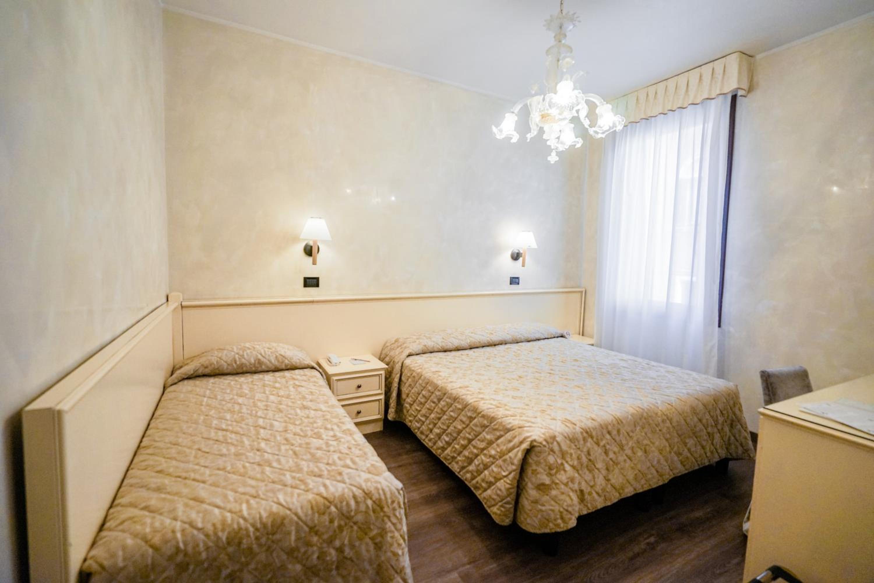 Triple Room thumbnail 6
