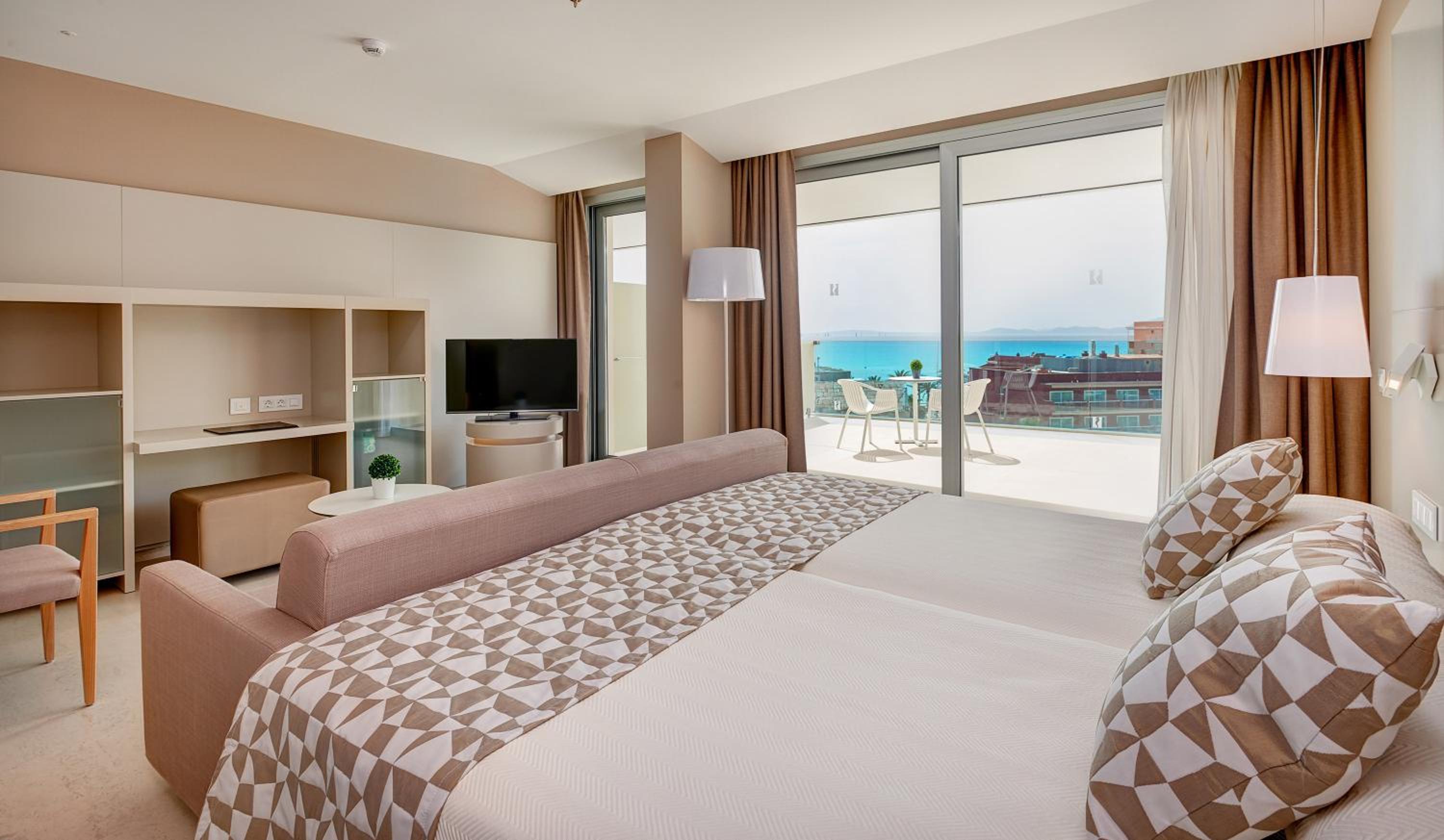Suite Junior con vista al mar.