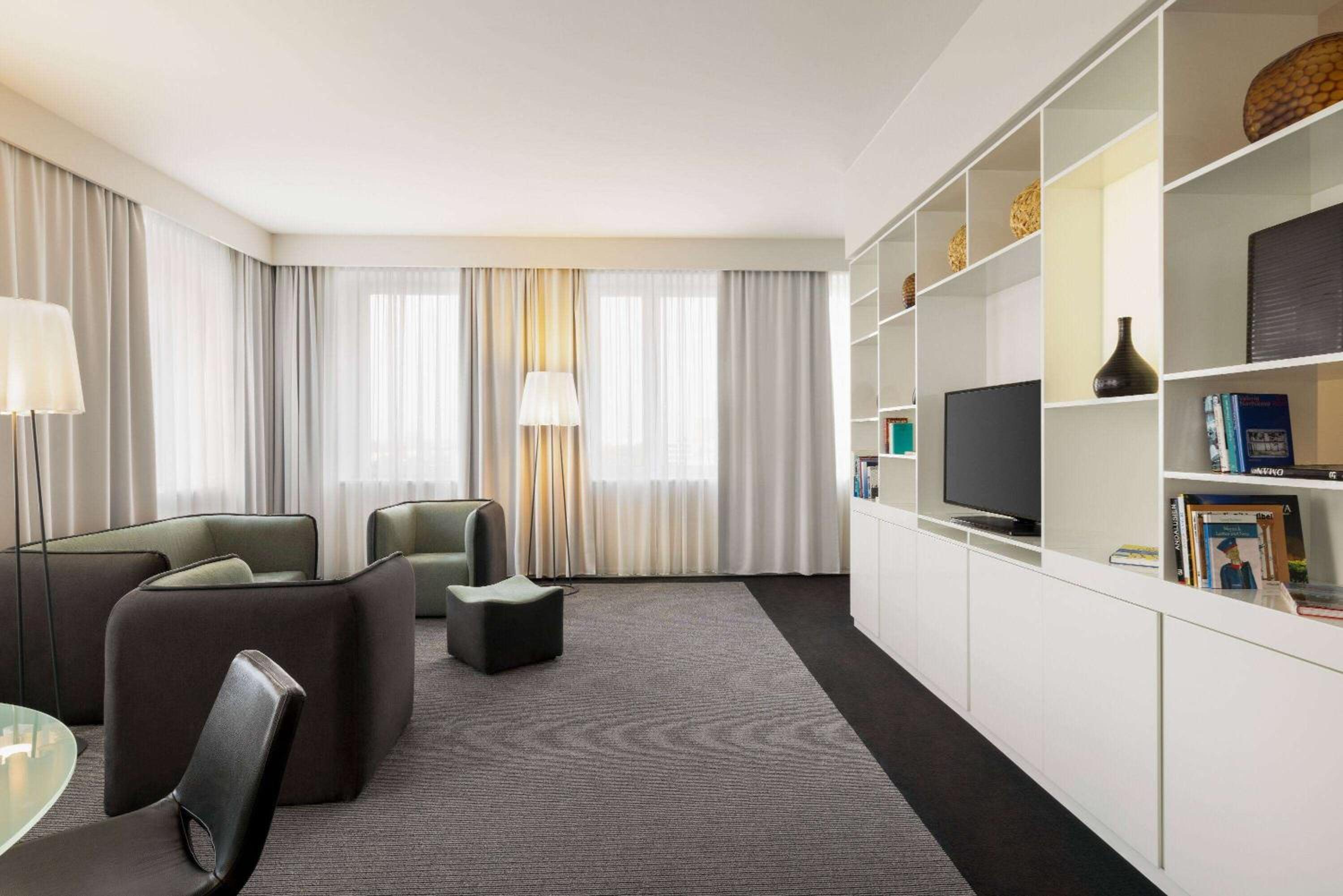 Deluxe King Suite - Photo 1