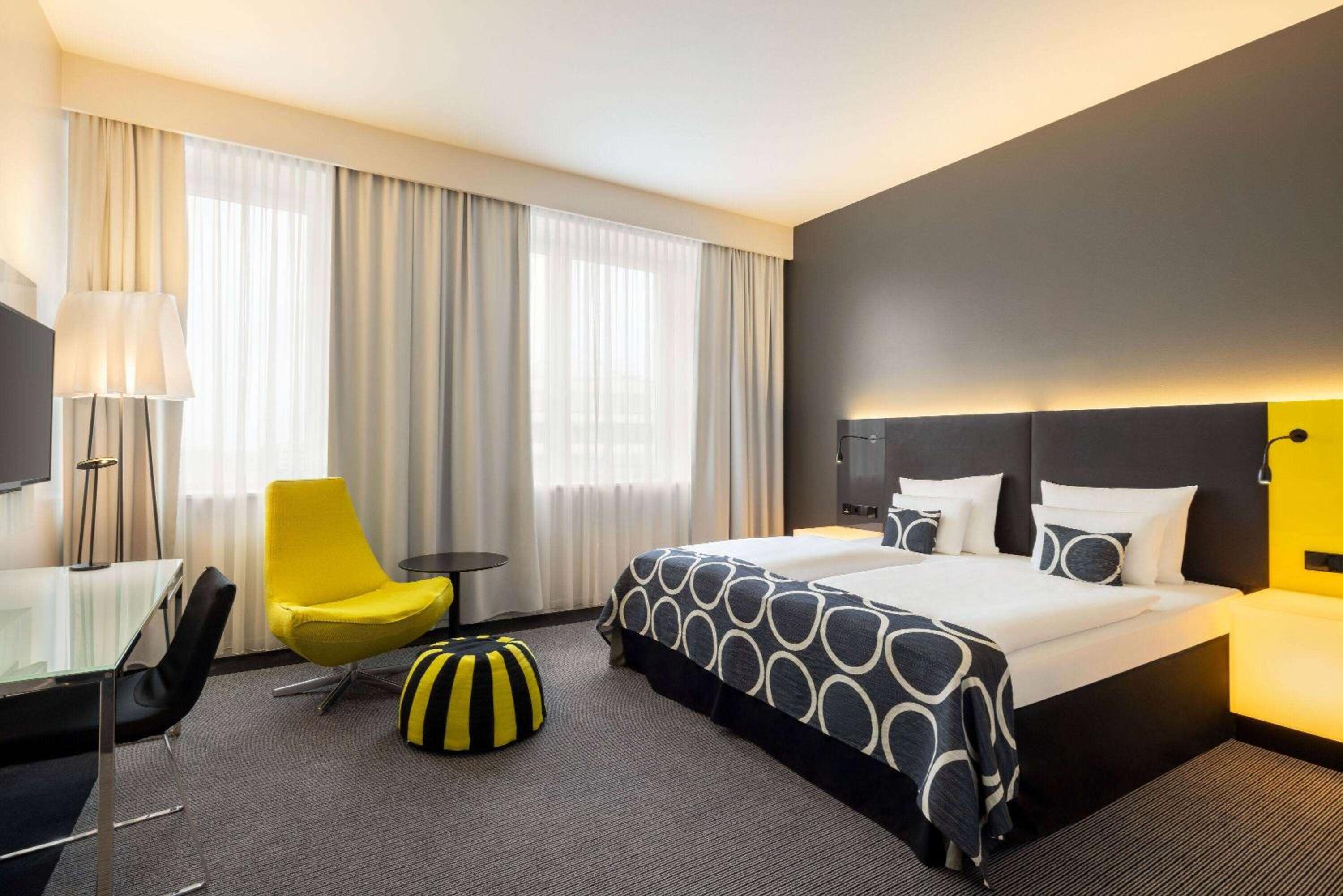 Deluxe King Suite - Photo 2