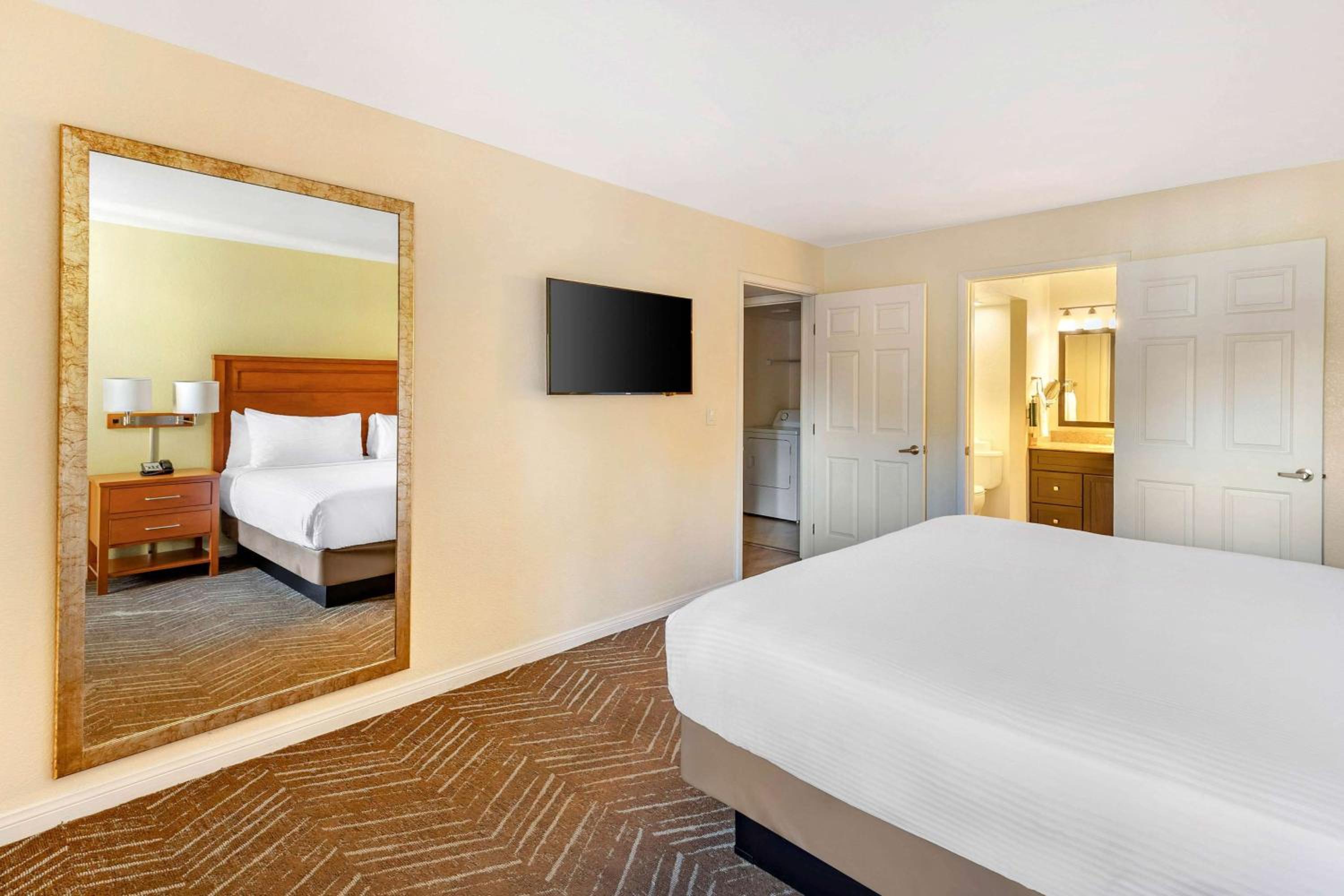 1 BEDROOM 1 KING SUITE ACCESSIBLE TUB - Photo 1