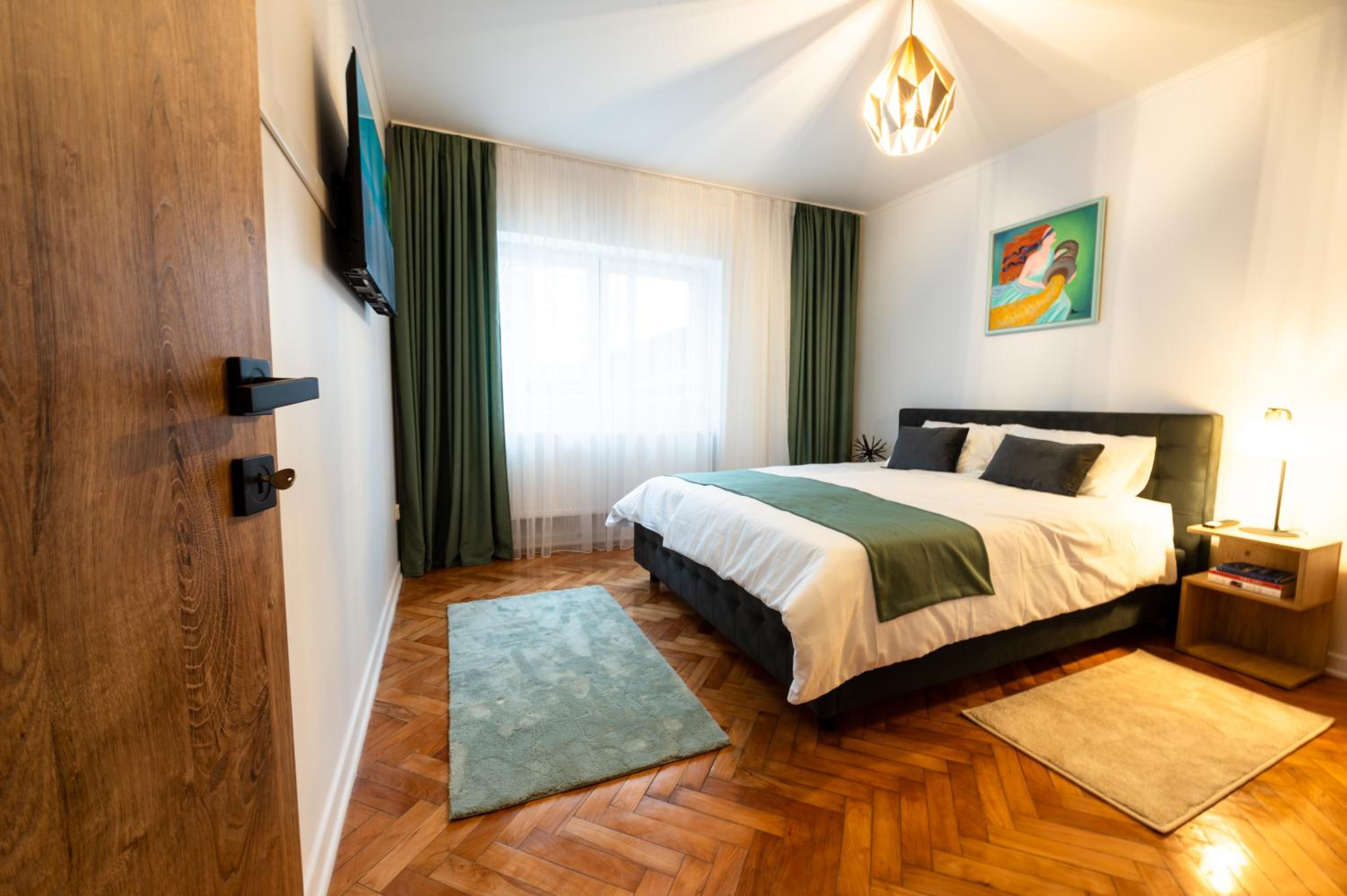 One-Bedroom Apartment photo 1