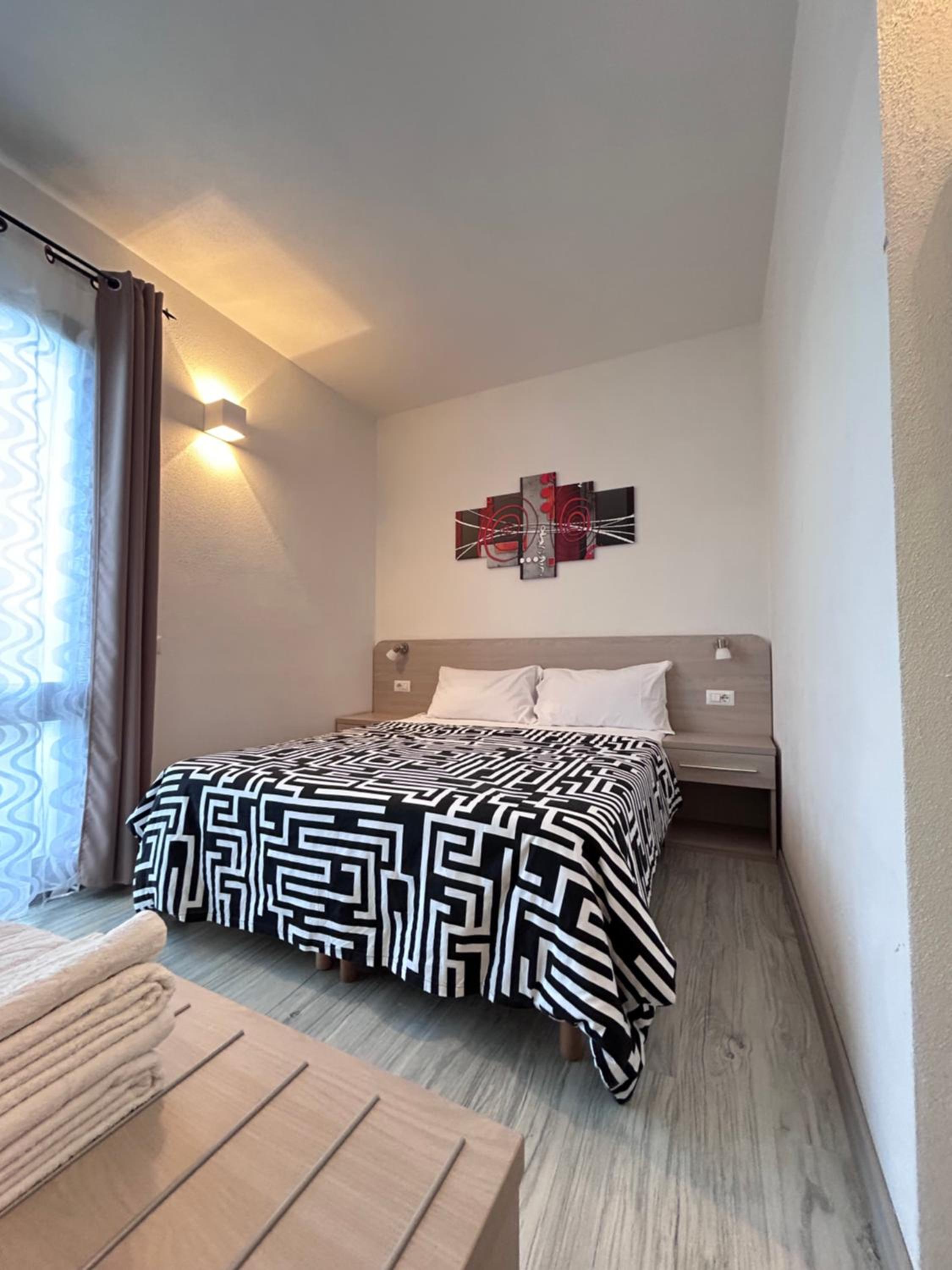 Double Room with Balcony - Photo 9