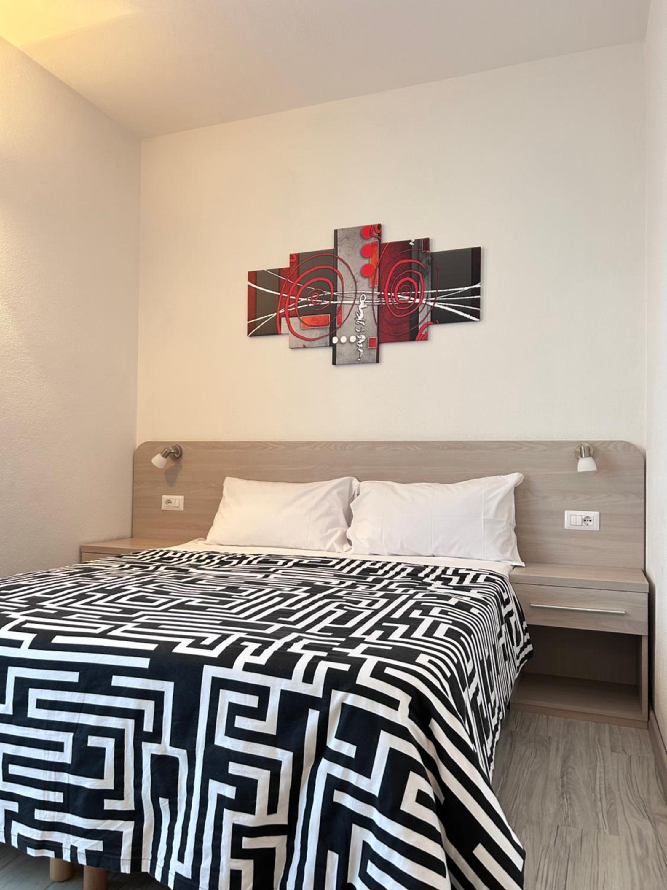 Double Room with Balcony - Photo 15