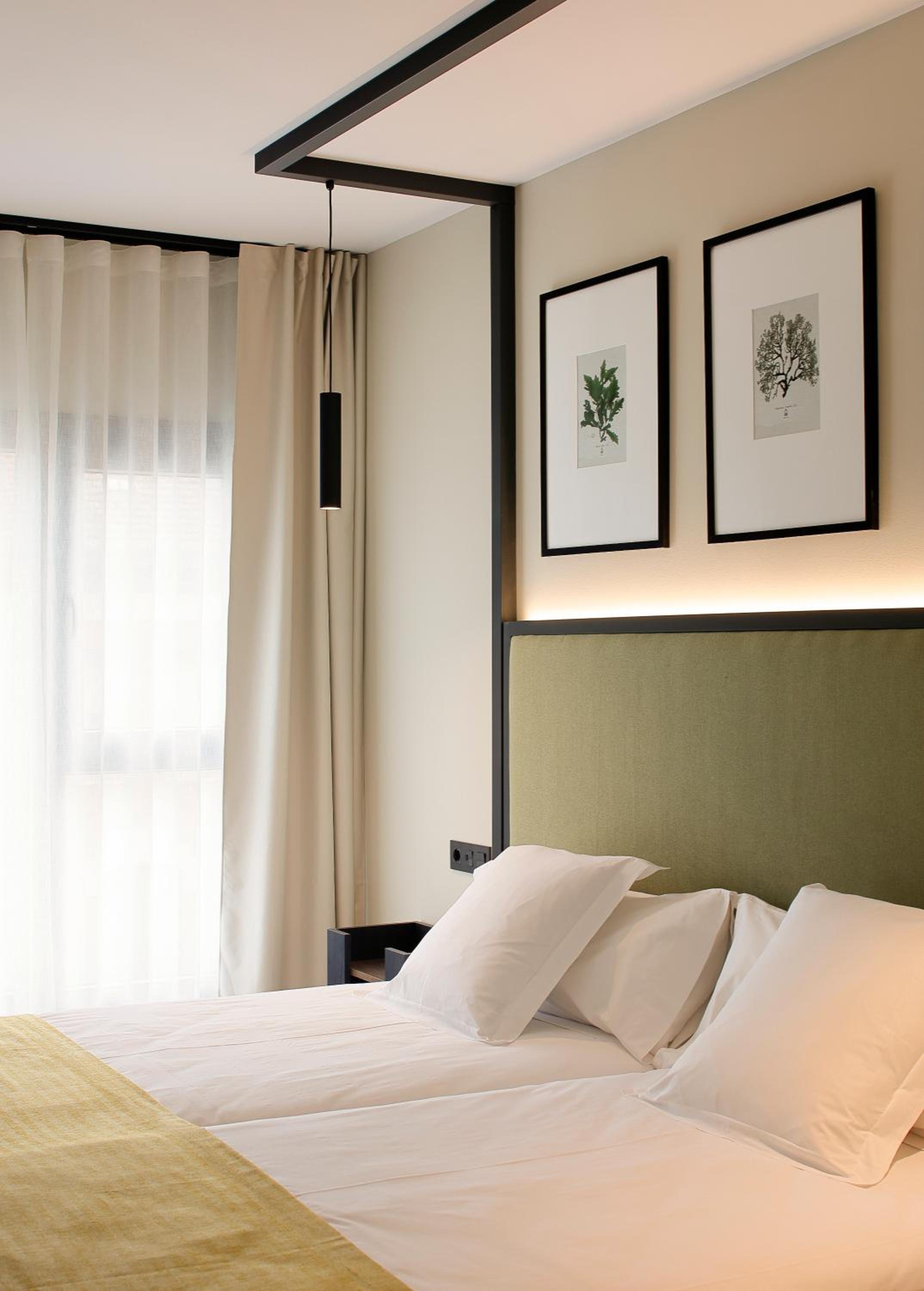 Twin Room with View - Photo 14