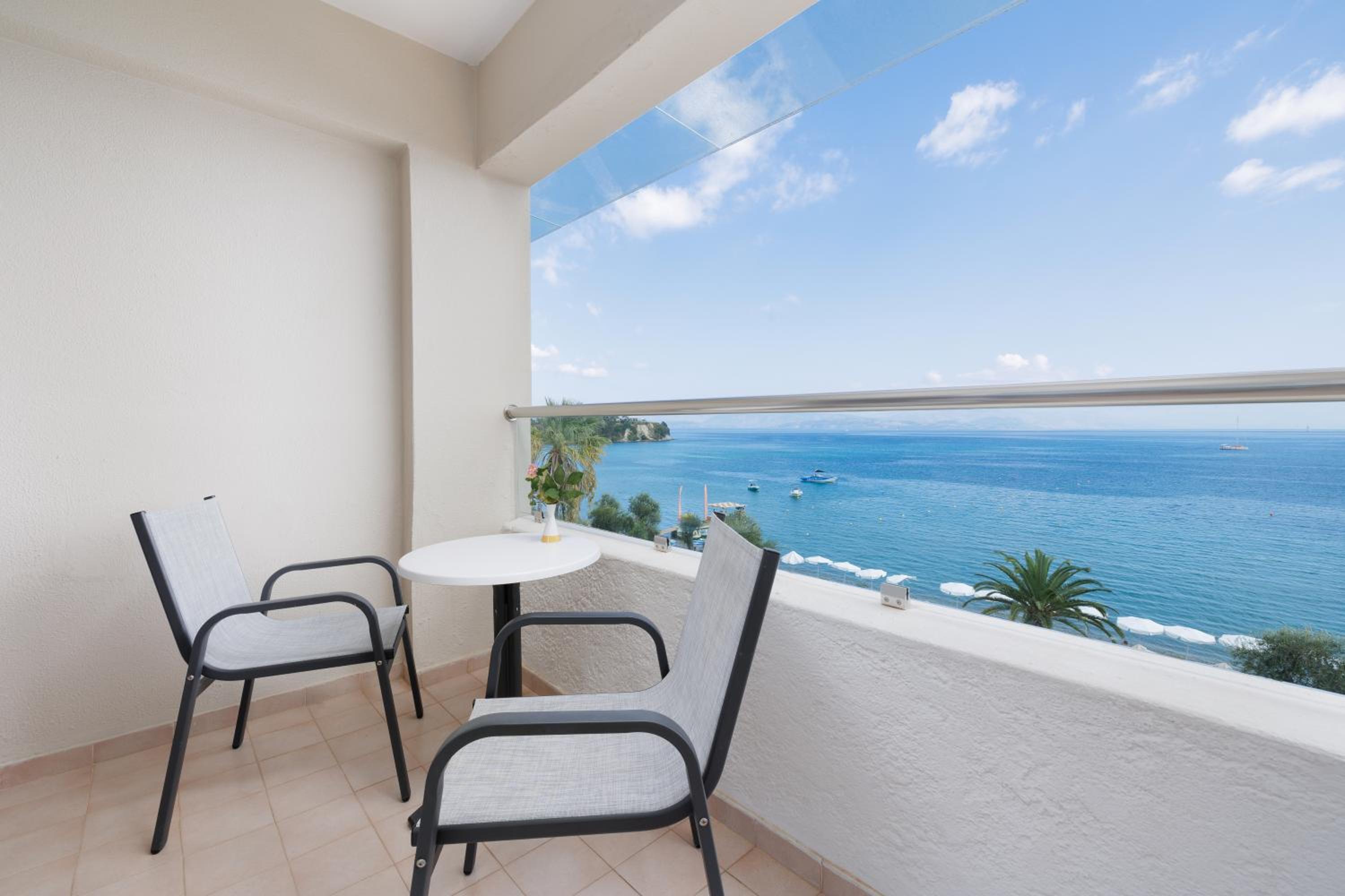 Superior Triple Room with Sea View photo 3