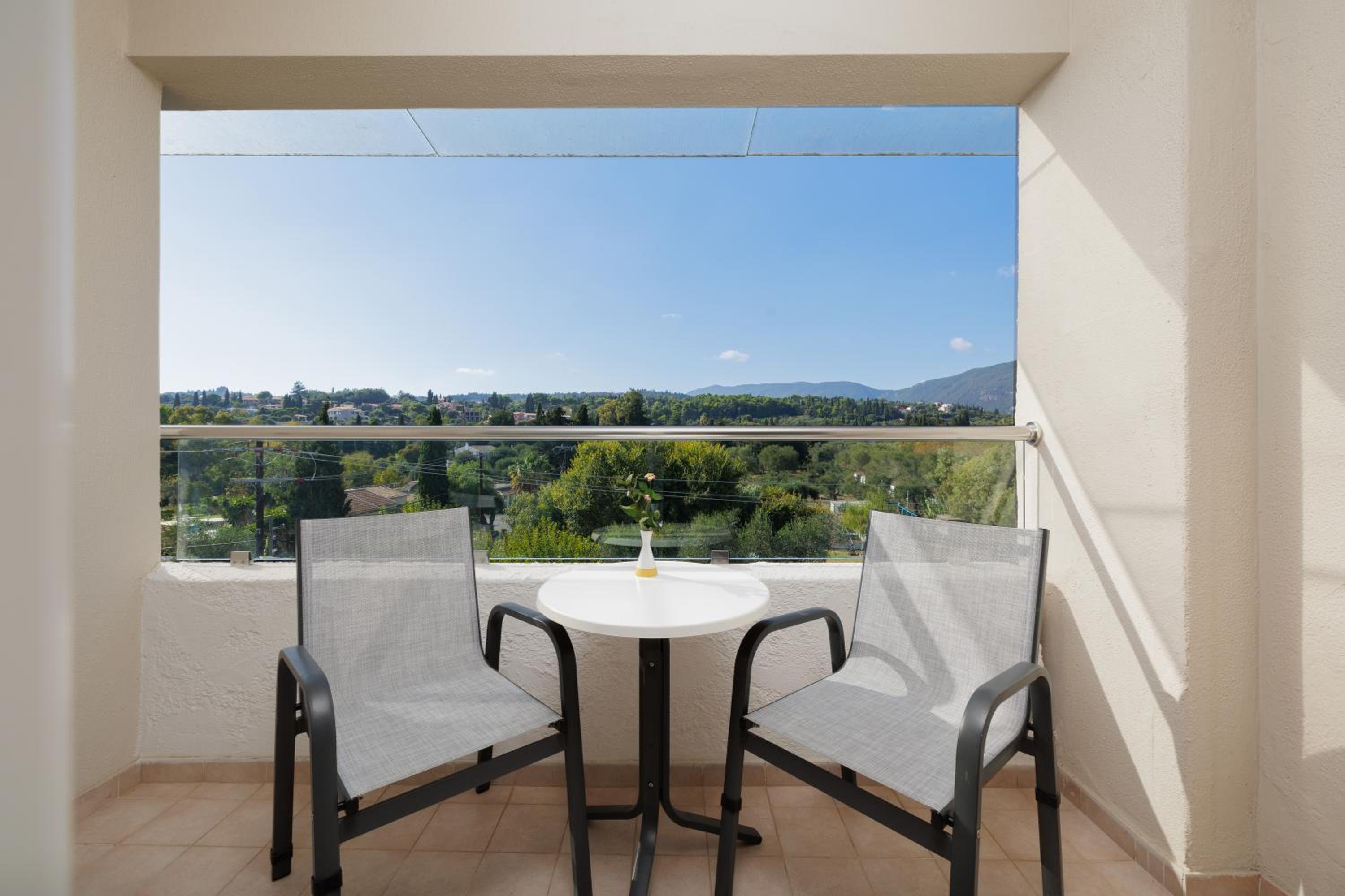 Triple Room with Mountain View photo 2