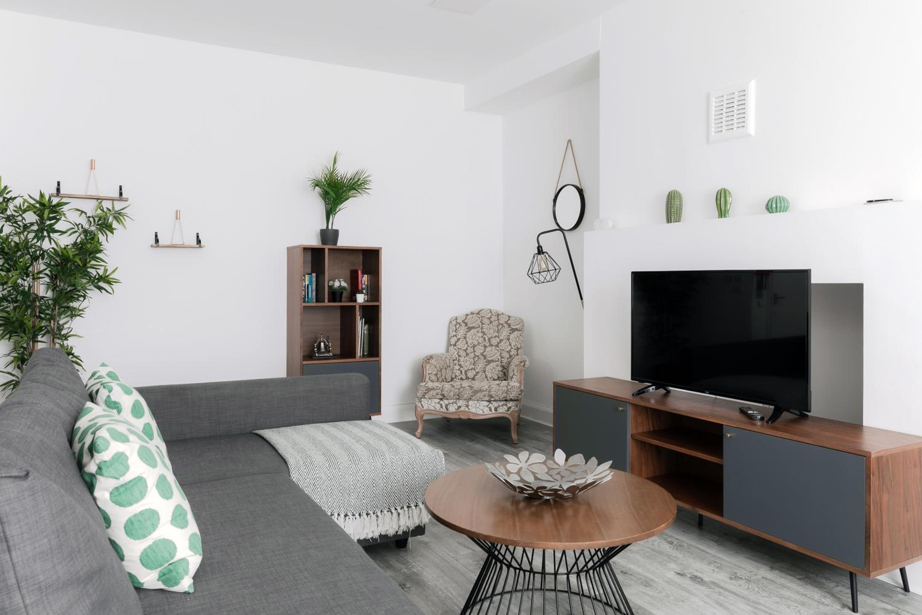 Deluxe One-Bedroom Apartment photo 1