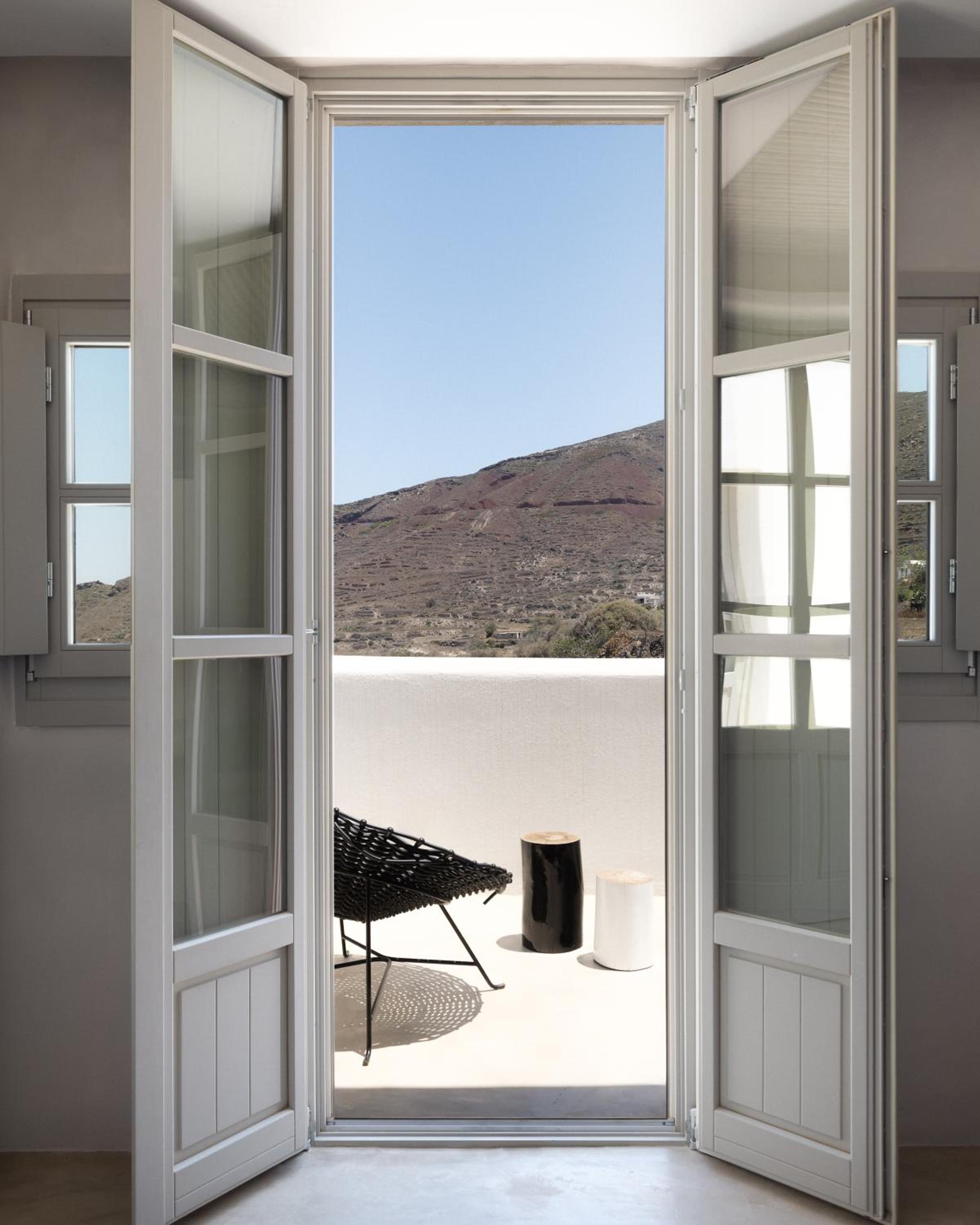 Deluxe Suite with Sea View - Photo 7