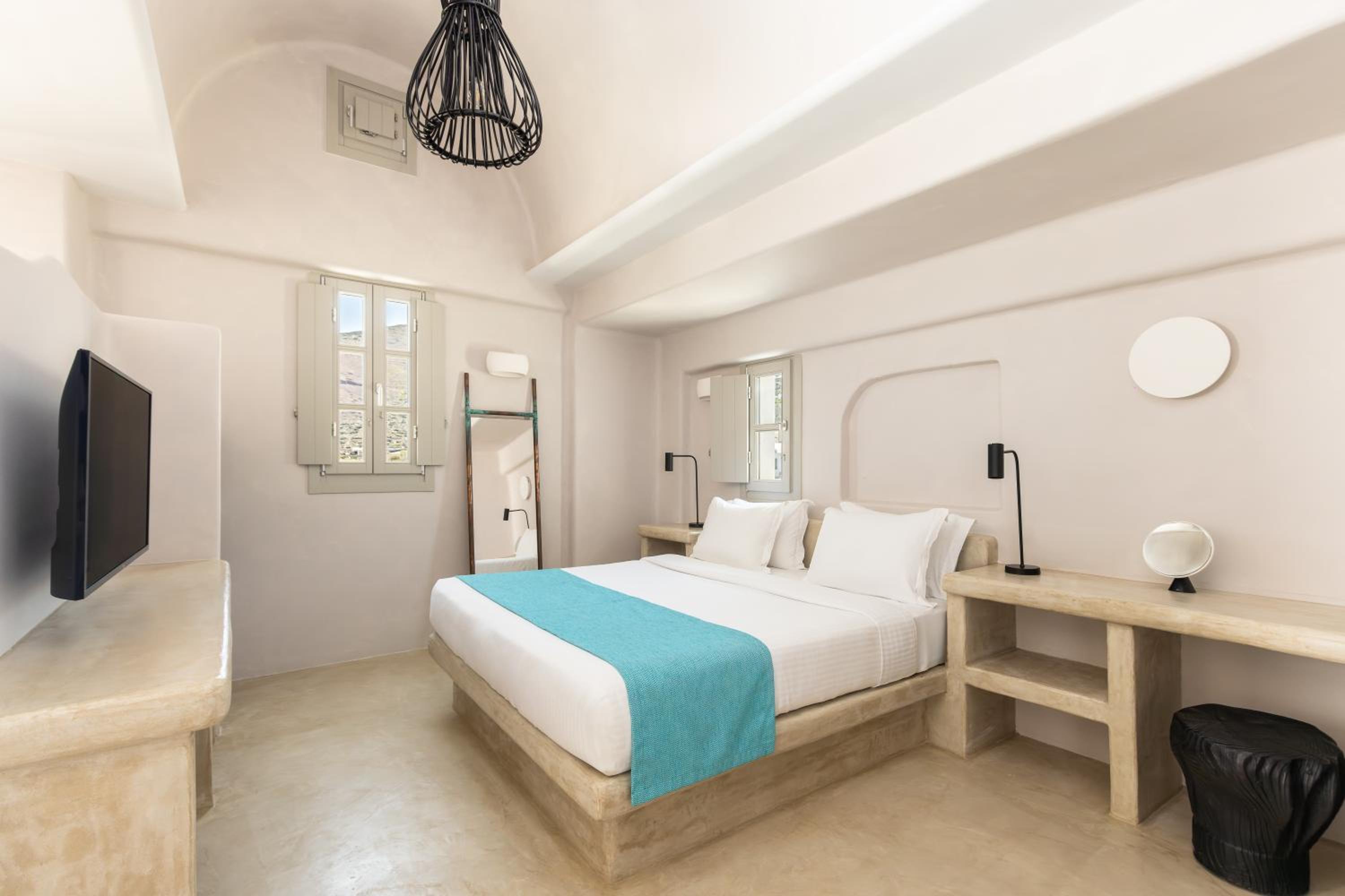 Deluxe Suite with Sea View - Photo 4