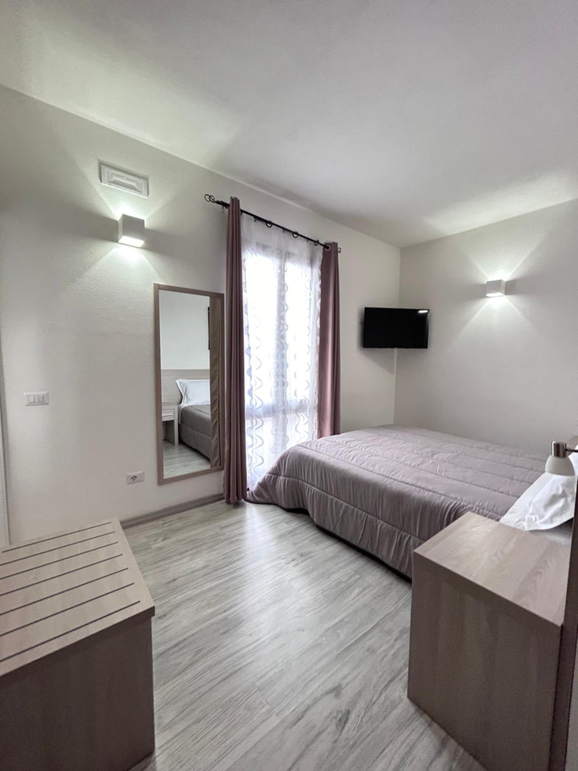 Double Room with Balcony - Photo 36