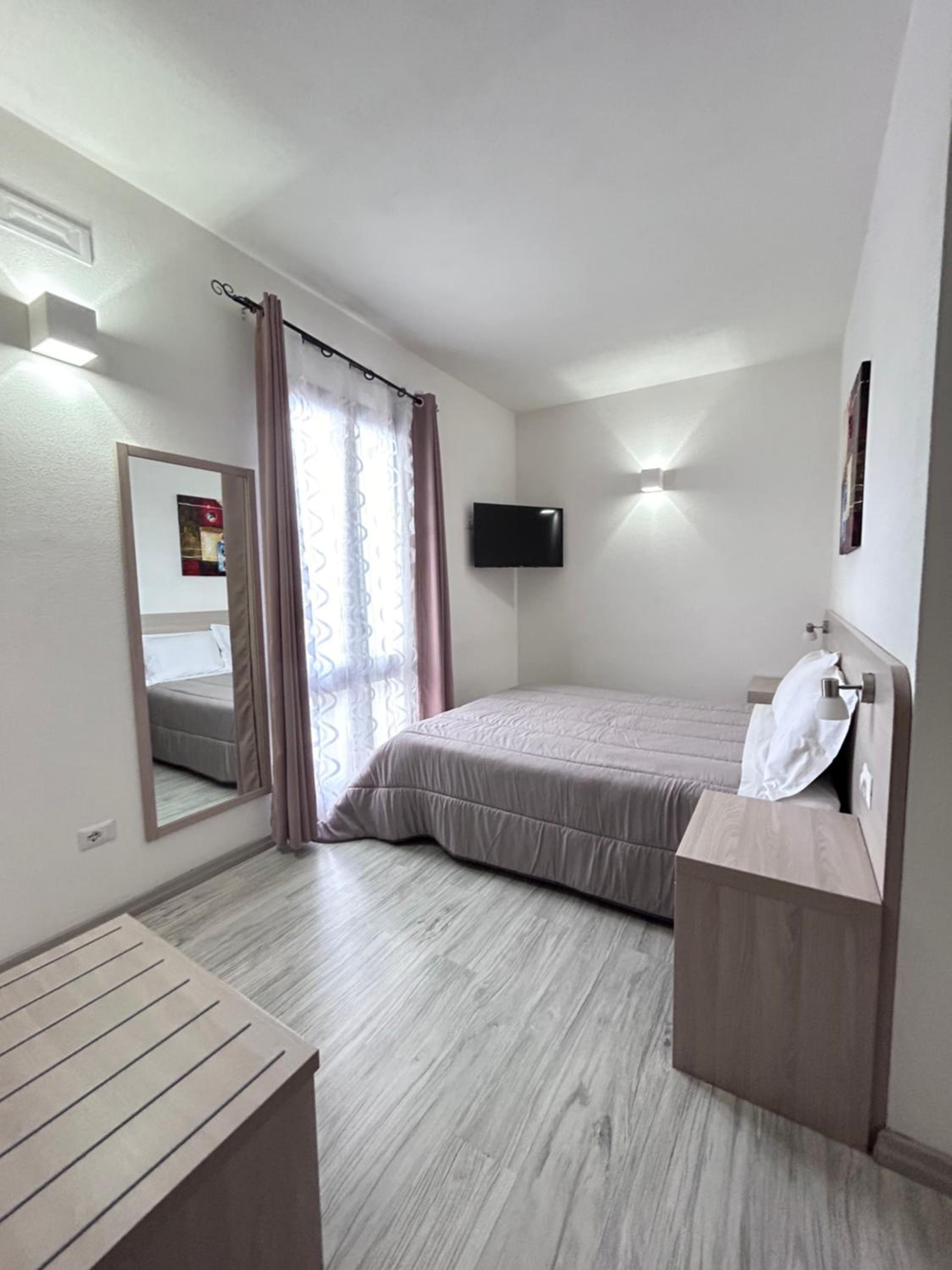 Double Room with Balcony - Photo 34