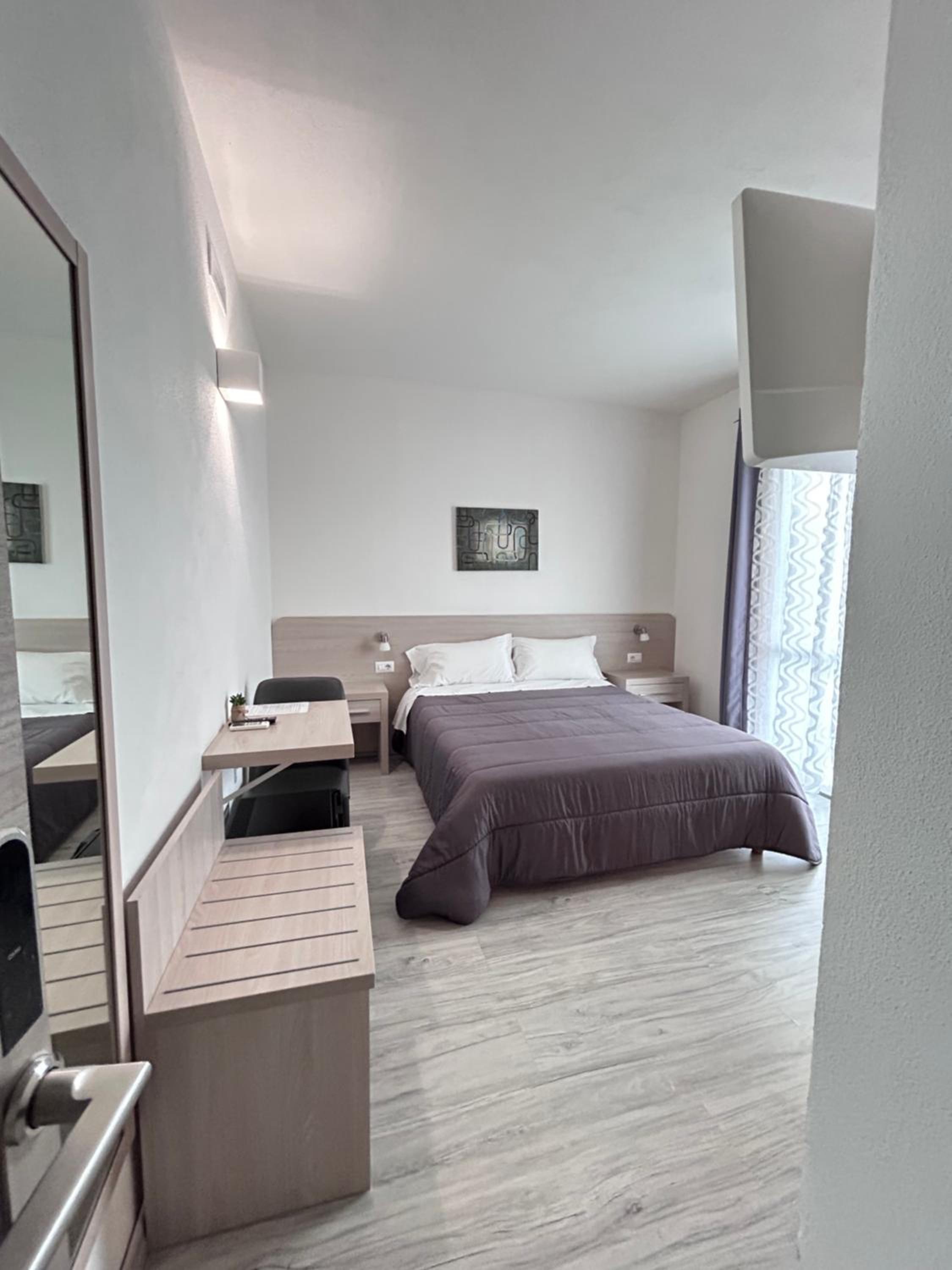 Double Room with Balcony - Photo 26