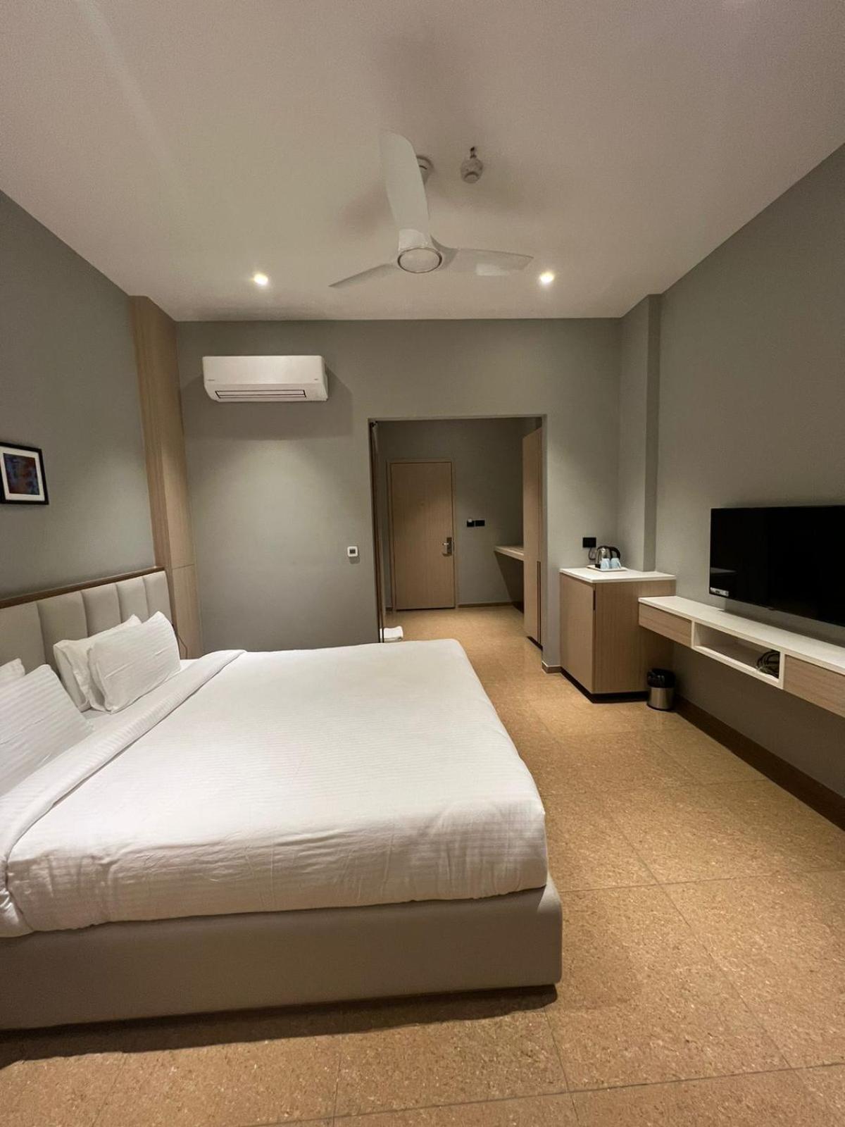 Superior King Room photo 2