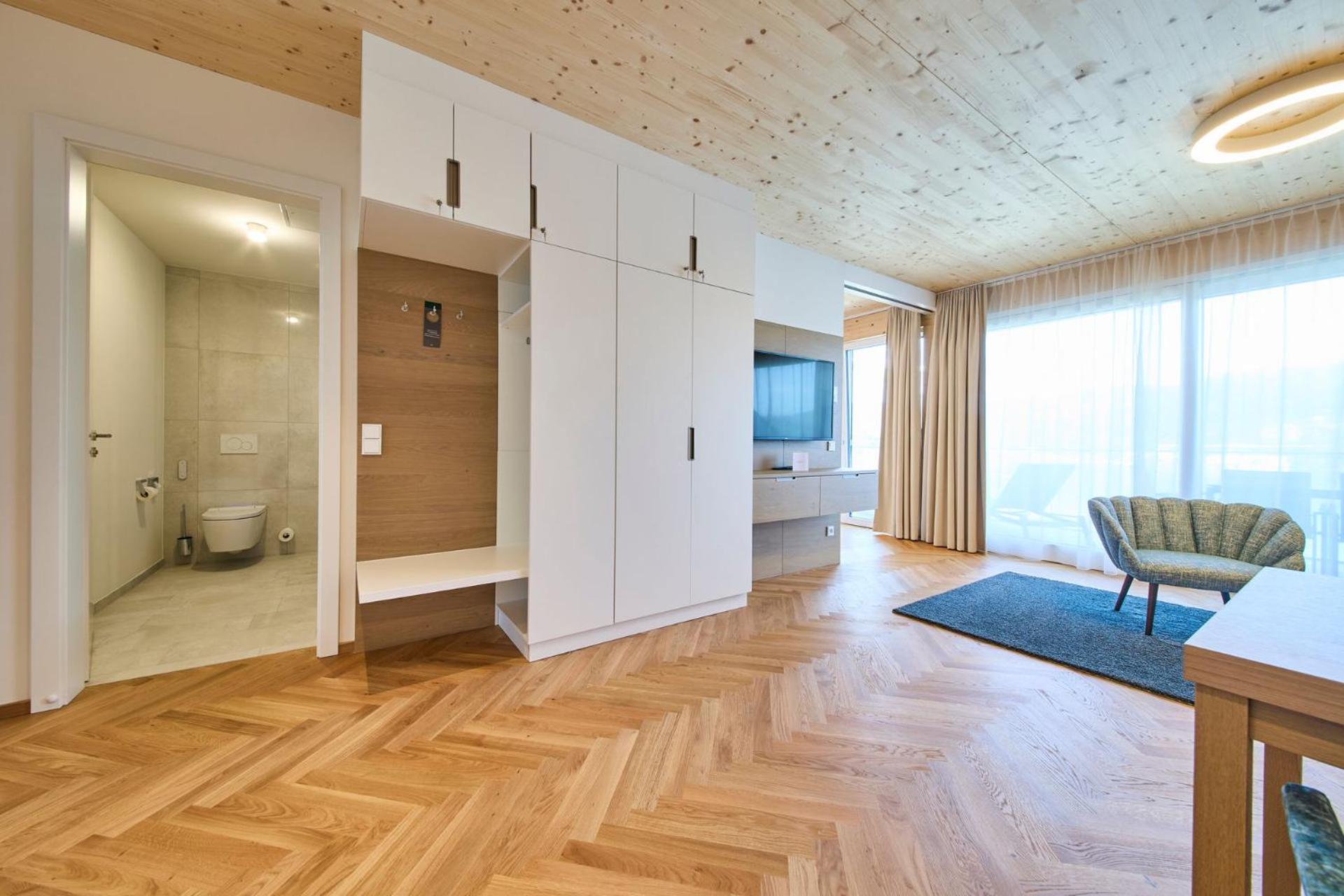 Apartment with Lake View photo 2