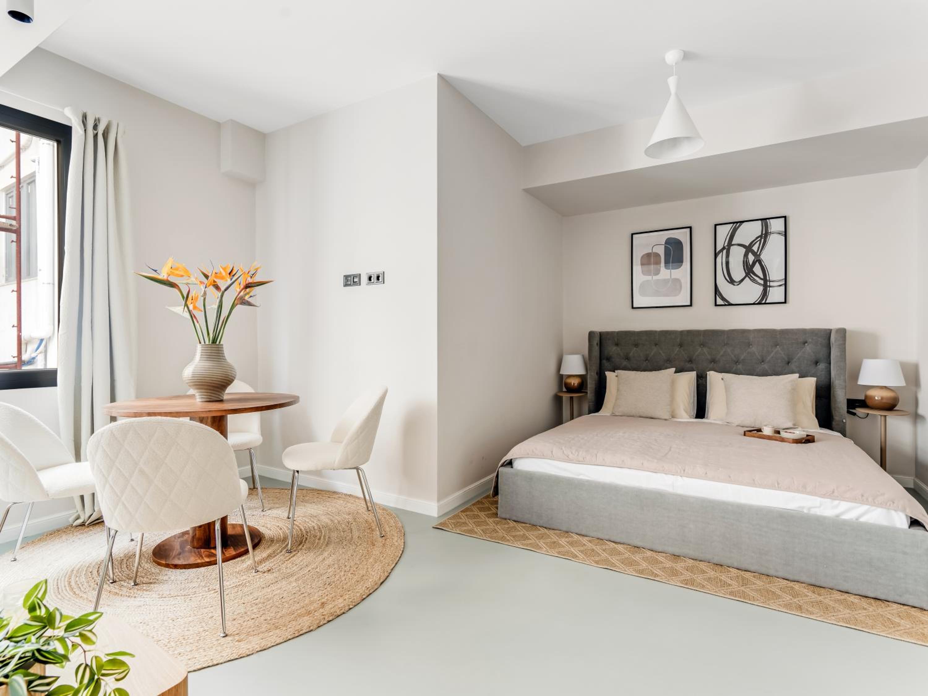 Deluxe Studio Apartment With Sofa Bed photo 2