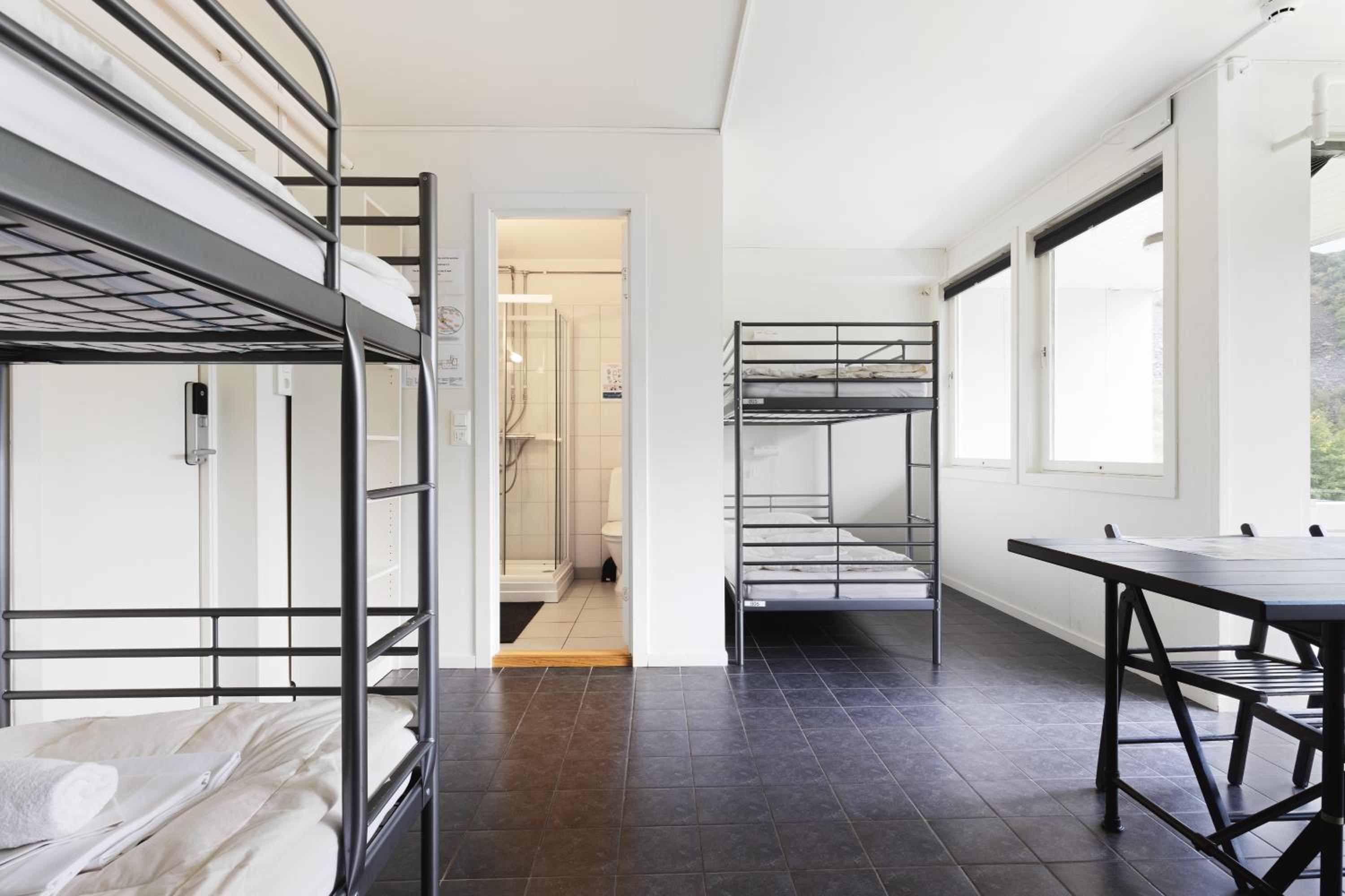 Bed in 8-Bed Mixed Dormitory Room photo 3
