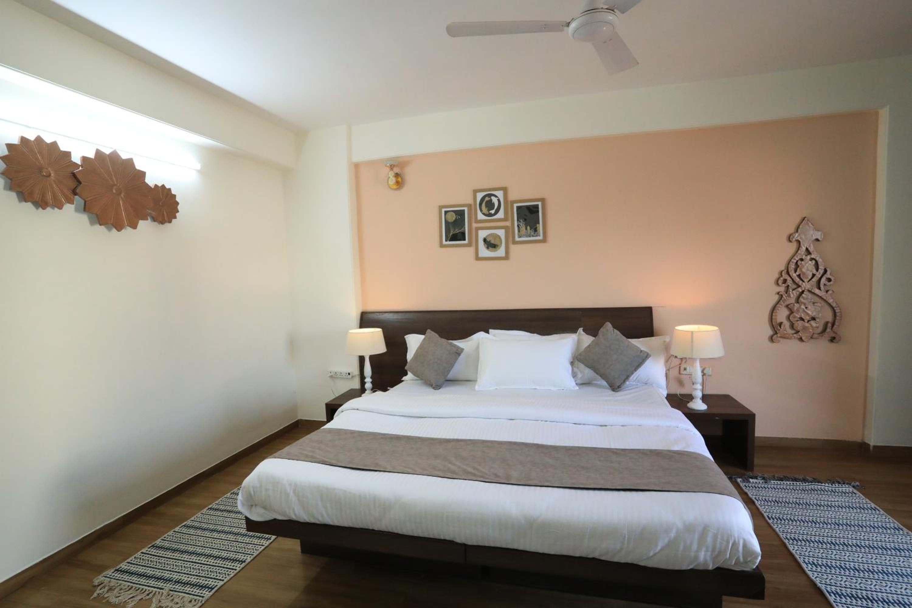 Three-Bedroom Apartment - Photo 35