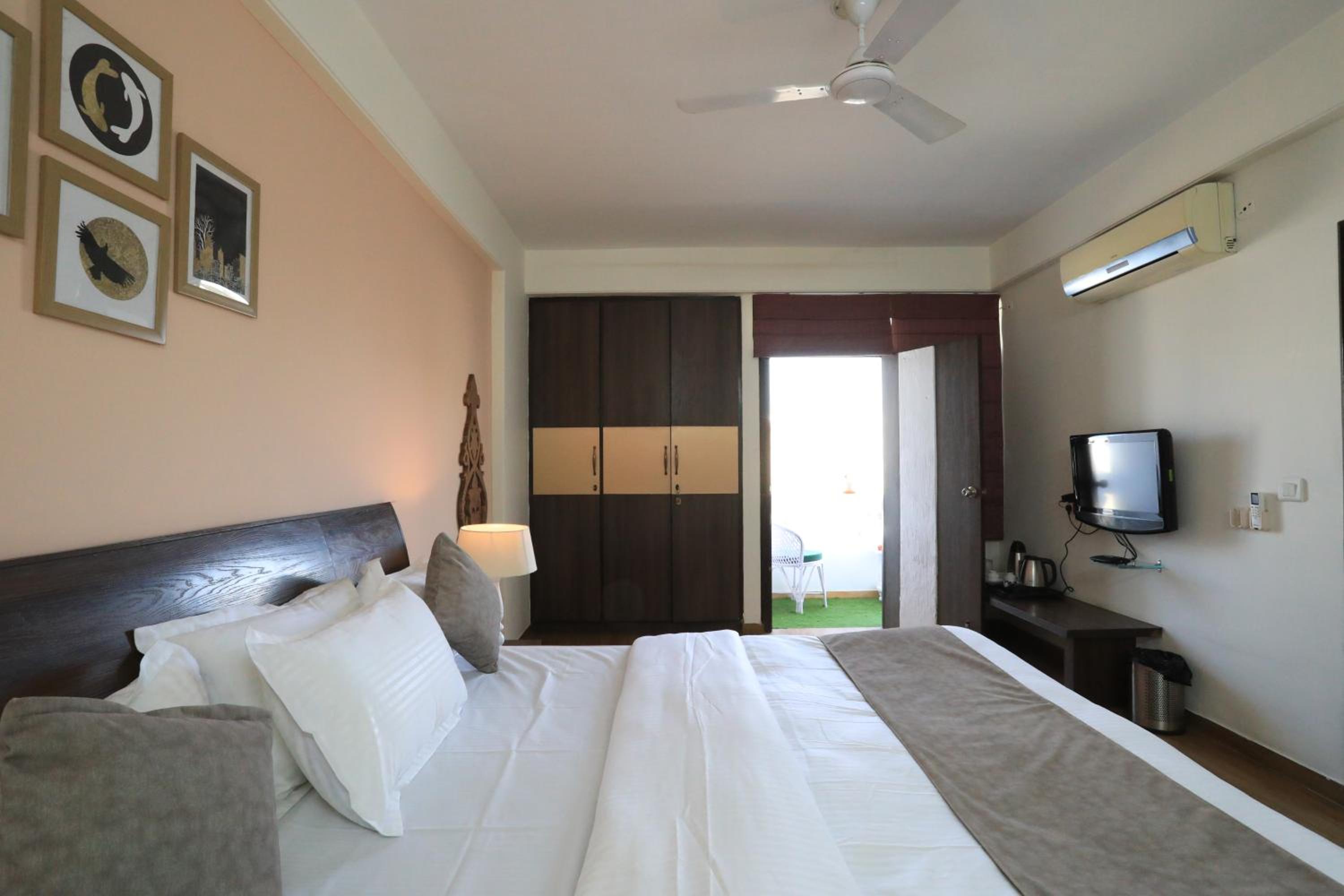 Three-Bedroom Apartment - Photo 33
