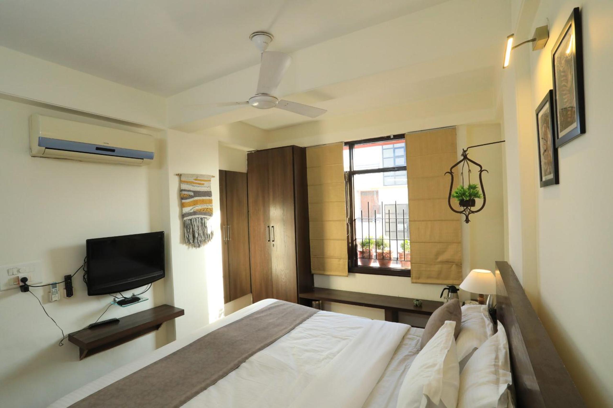 Three-Bedroom Apartment - Photo 15
