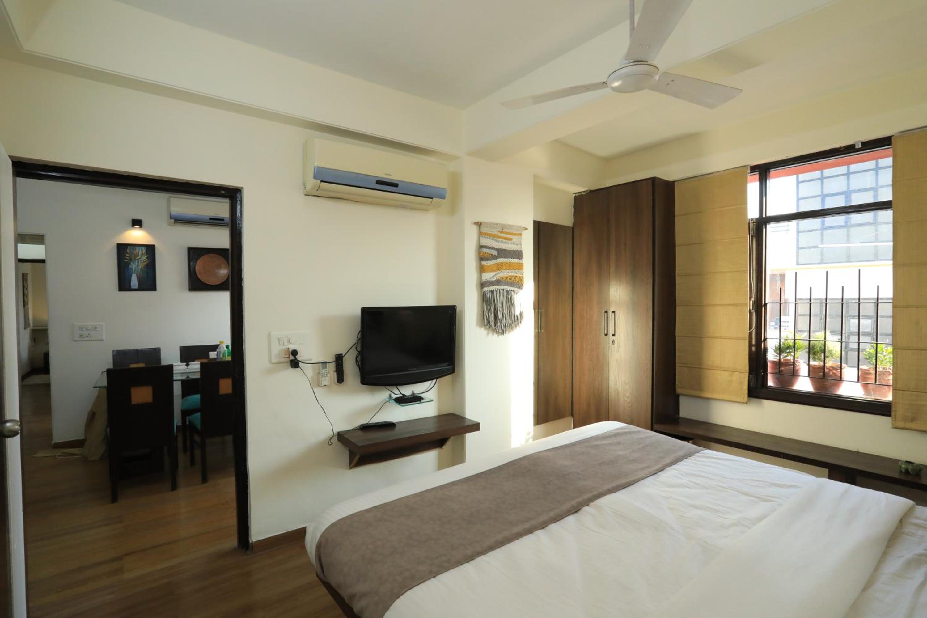 Three-Bedroom Apartment - Photo 38