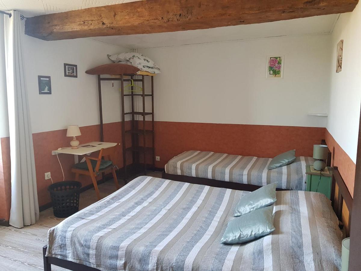 Triple Room with Private Bathroom photo 2